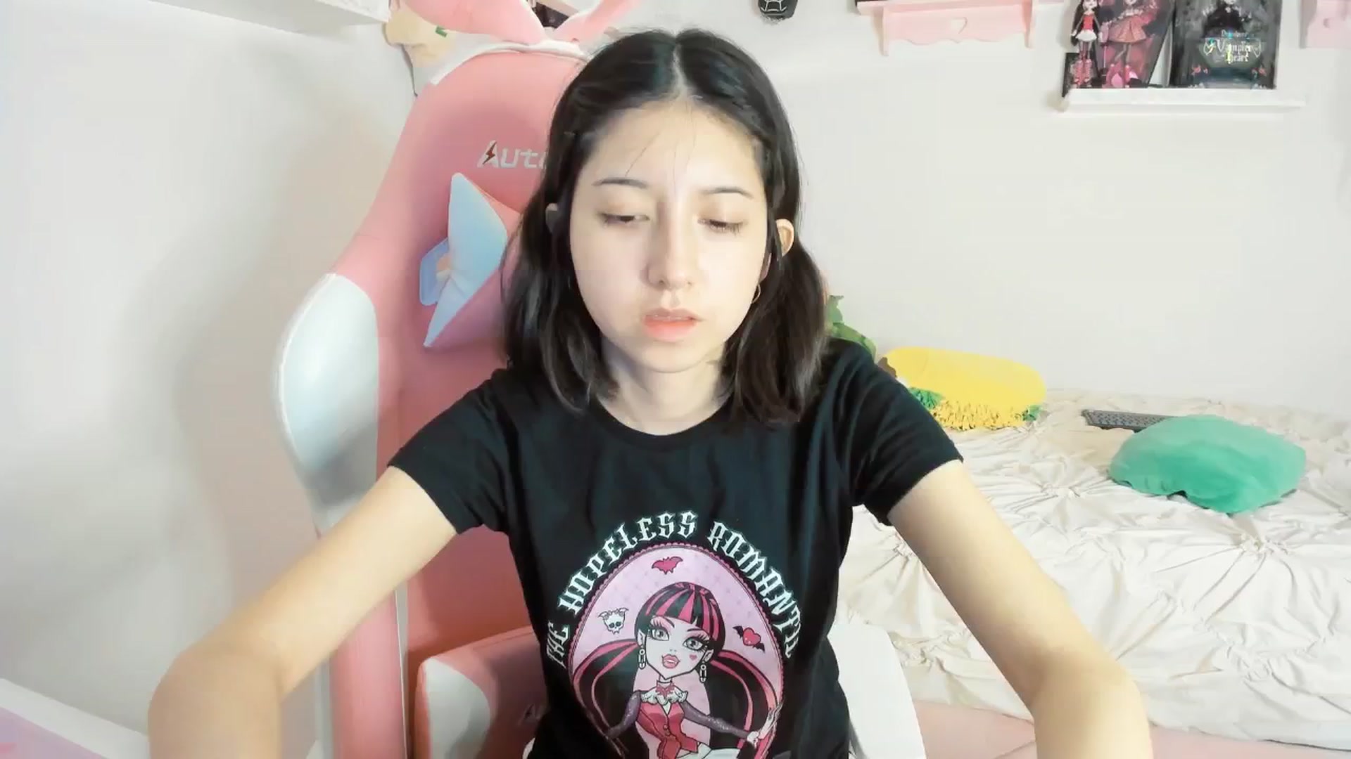 Gallery image thumbnail from Cherrycute666's myfreecams stream on, 02/14/2025, 05:43 image 2 of 20
