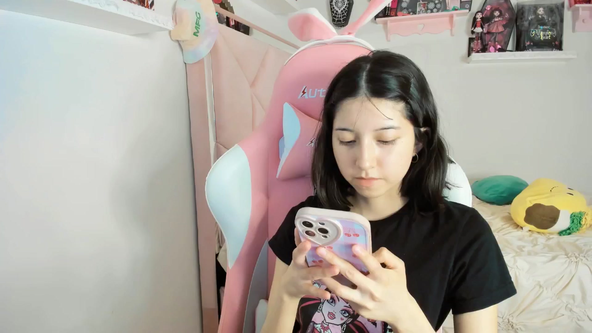 Gallery image thumbnail from Cherrycute666's myfreecams stream on, 02/14/2025, 08:49 image 5 of 20
