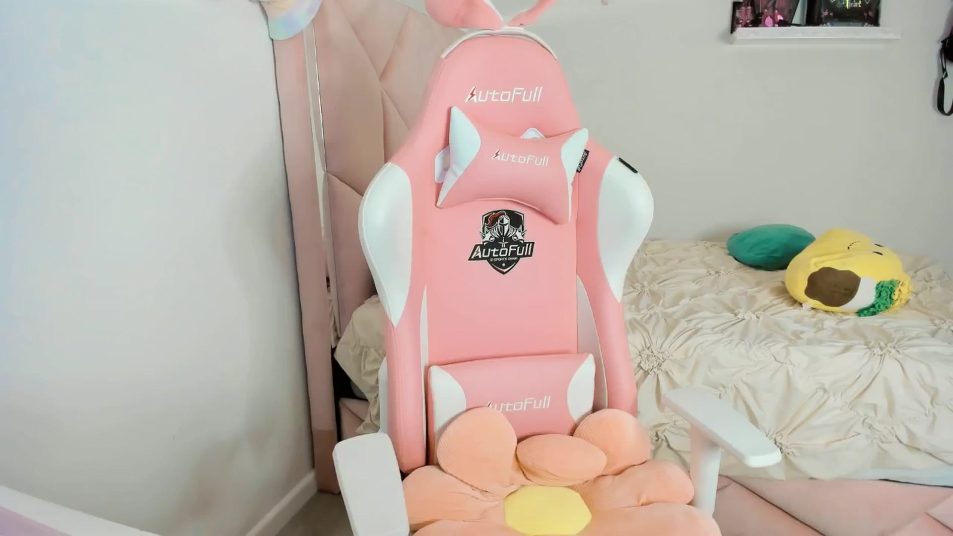 Gallery image thumbnail from Cherrycute666's myfreecams stream on, 02/14/2025, 08:49 image 14 of 20