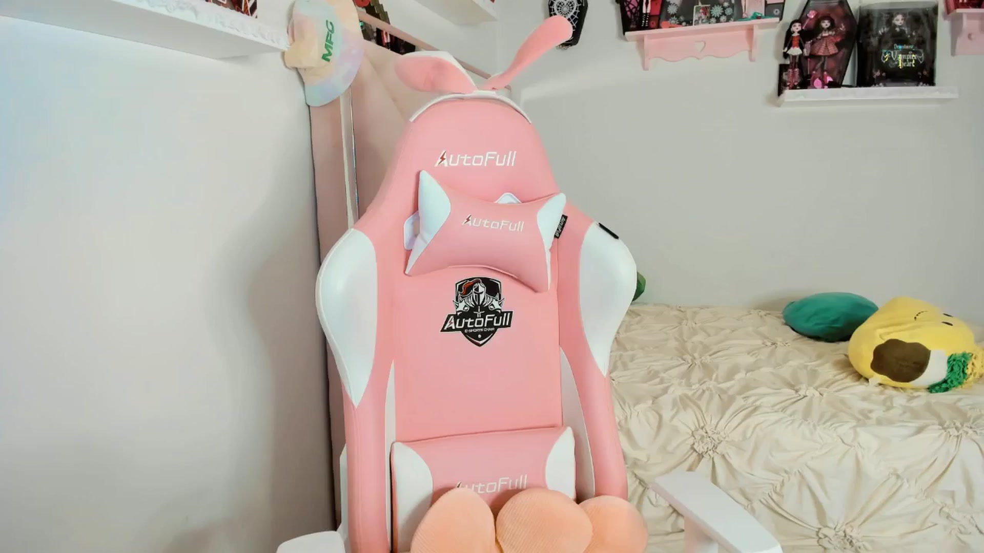 Gallery image thumbnail from Cherrycute666's myfreecams stream on, 02/14/2025, 08:49 image 3 of 20