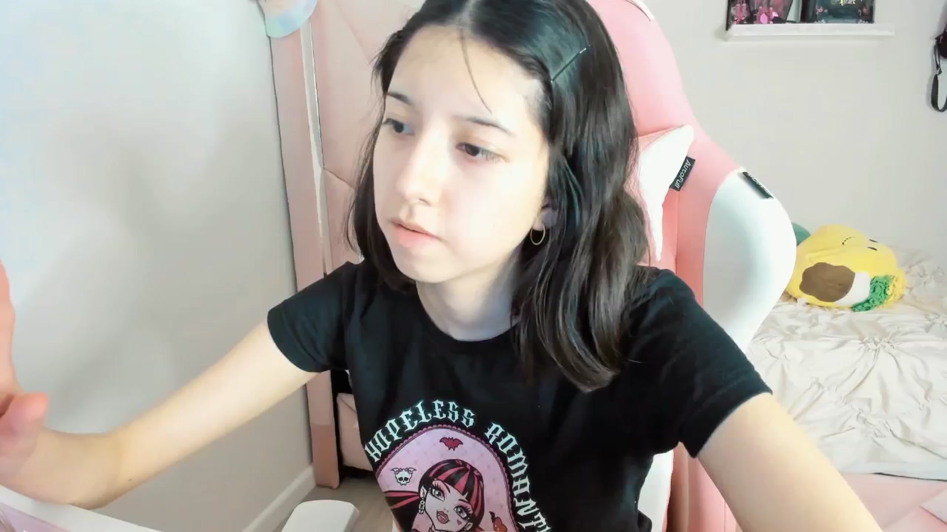 Gallery image thumbnail from Cherrycute666's myfreecams stream on, 02/14/2025, 08:49 image 15 of 20