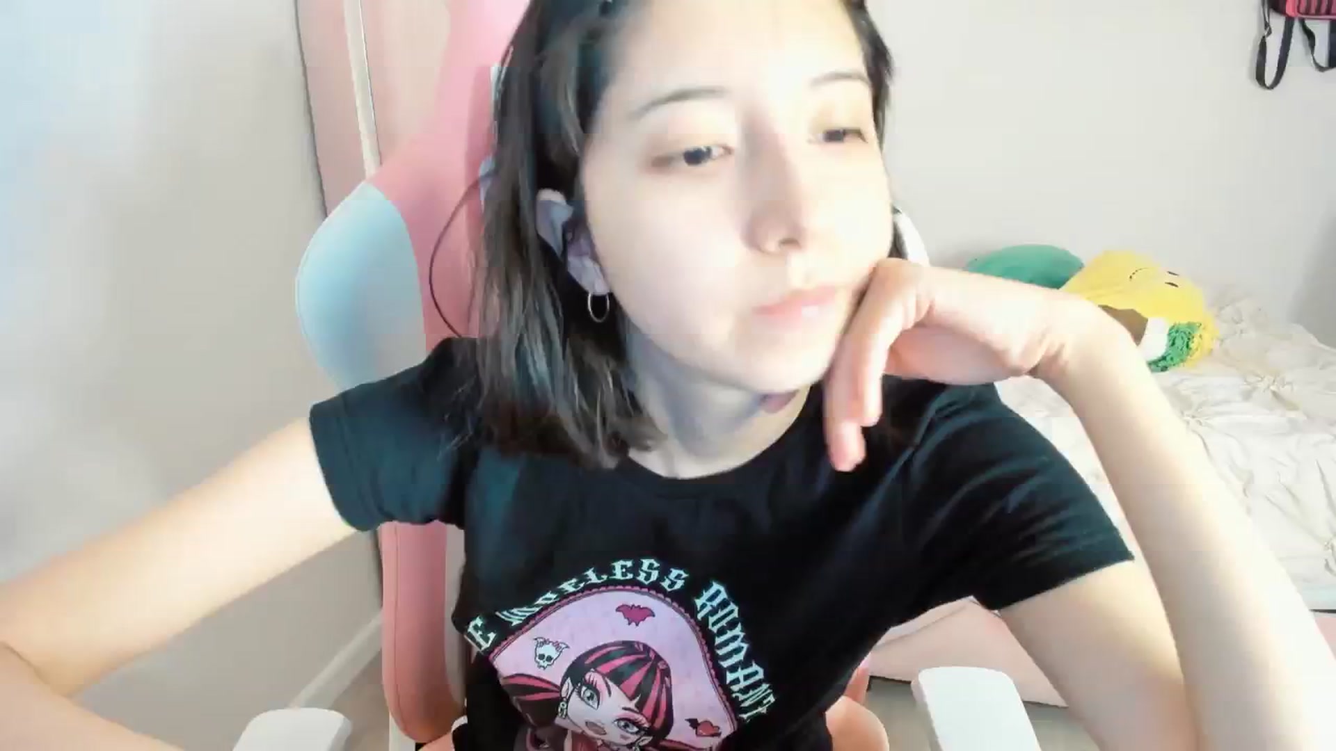 Gallery image thumbnail from Cherrycute666's myfreecams stream on, 02/14/2025, 08:49 image 10 of 20
