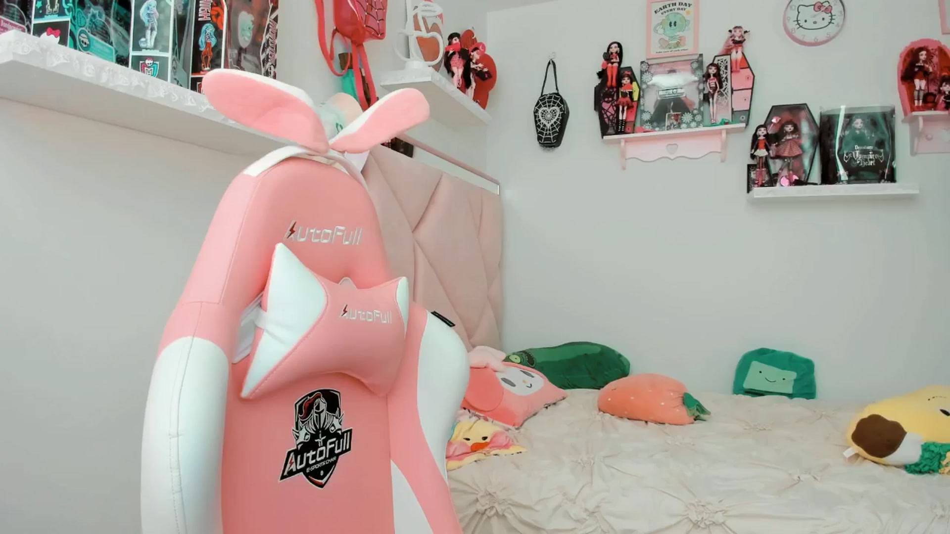 Gallery image thumbnail from Cherrycute666's myfreecams stream on, 02/14/2025, 23:51 image 6 of 20