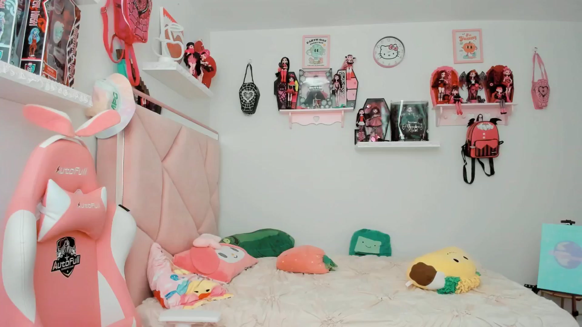 Gallery image thumbnail from Cherrycute666's myfreecams stream on, 02/14/2025, 23:51 image 16 of 20