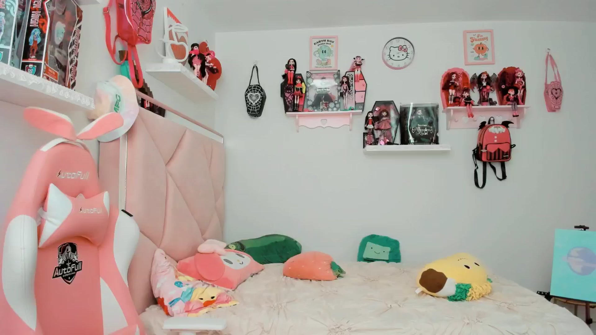 Gallery image thumbnail from Cherrycute666's myfreecams stream on, 02/14/2025, 23:51 image 15 of 20
