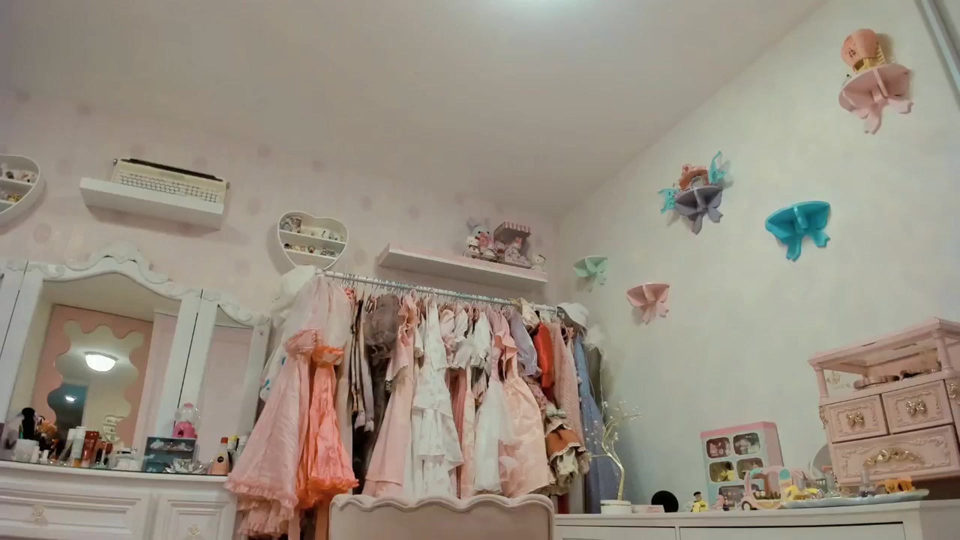 Gallery image thumbnail from Cherrycute666's myfreecams stream on, 02/15/2025, 07:43 image 13 of 20
