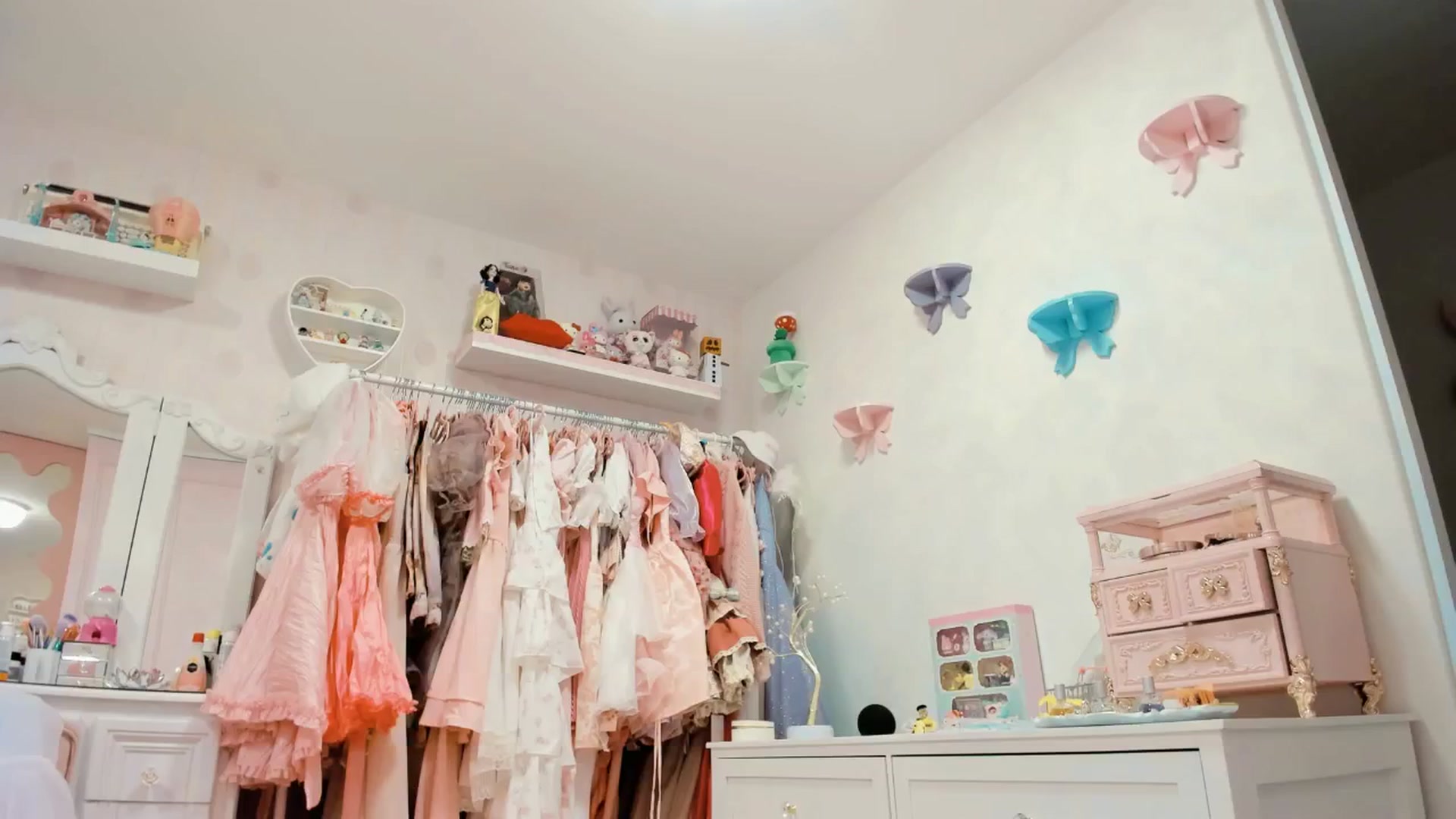 Gallery image thumbnail from Cherrycute666's myfreecams stream on, 02/15/2025, 07:43 image 9 of 20