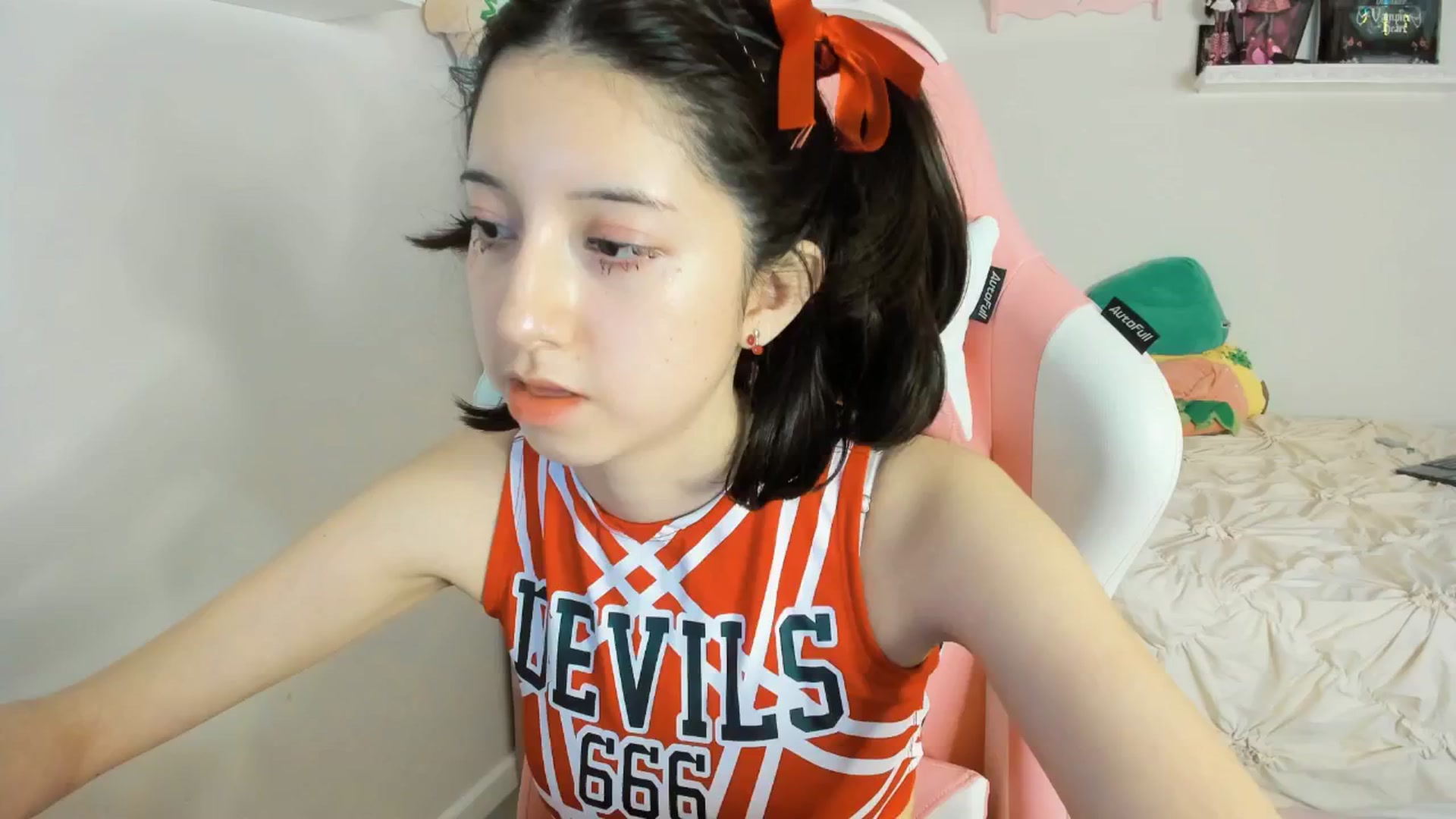 Gallery image thumbnail from Cherrycute666's myfreecams stream on, 02/15/2025, 07:43 image 4 of 20