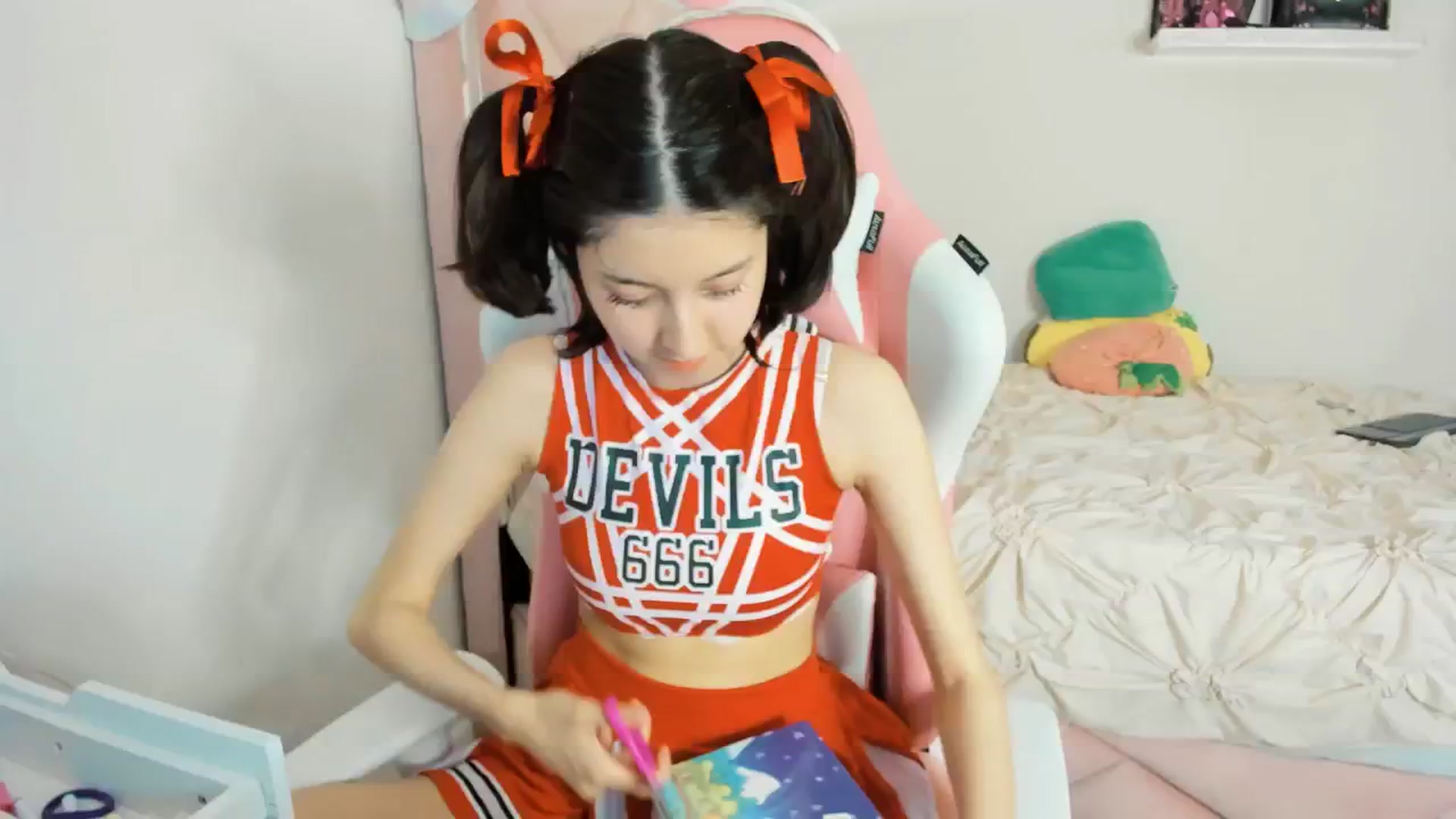Gallery image thumbnail from Cherrycute666's myfreecams stream on, 02/15/2025, 07:43 image 2 of 20