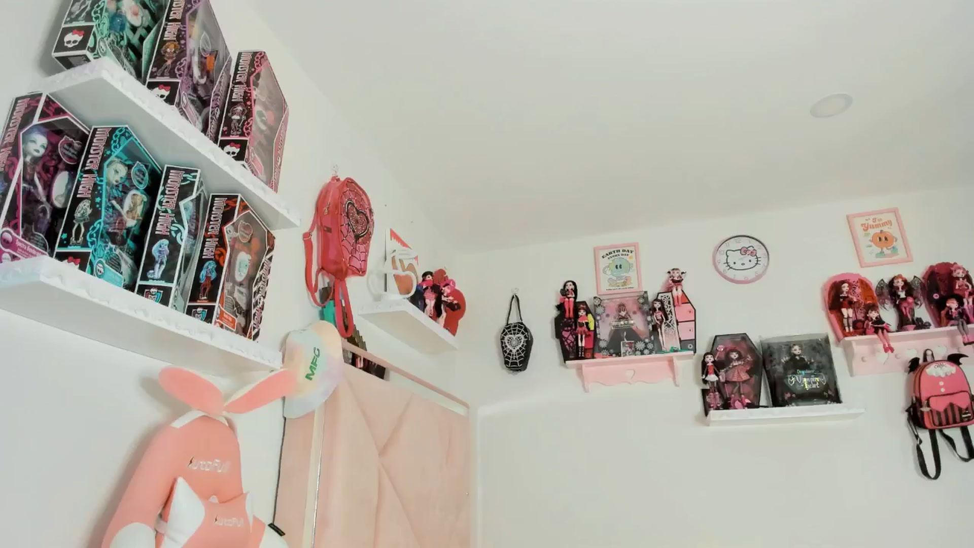 Gallery image thumbnail from Cherrycute666's myfreecams stream on, 02/15/2025, 07:43 image 18 of 20