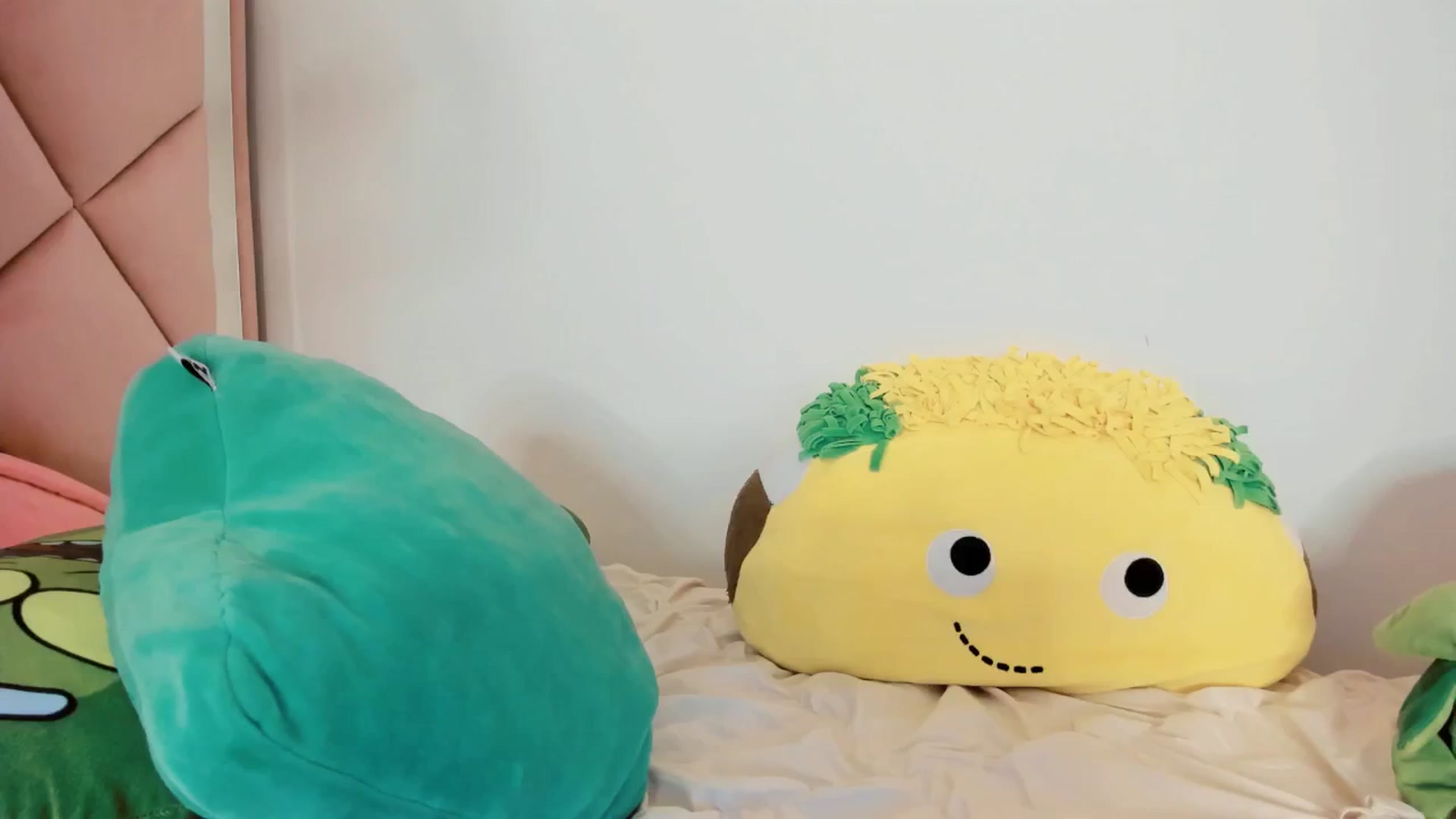Gallery image thumbnail from Cherrycute666's myfreecams stream on, 02/15/2025, 12:57 image 7 of 20