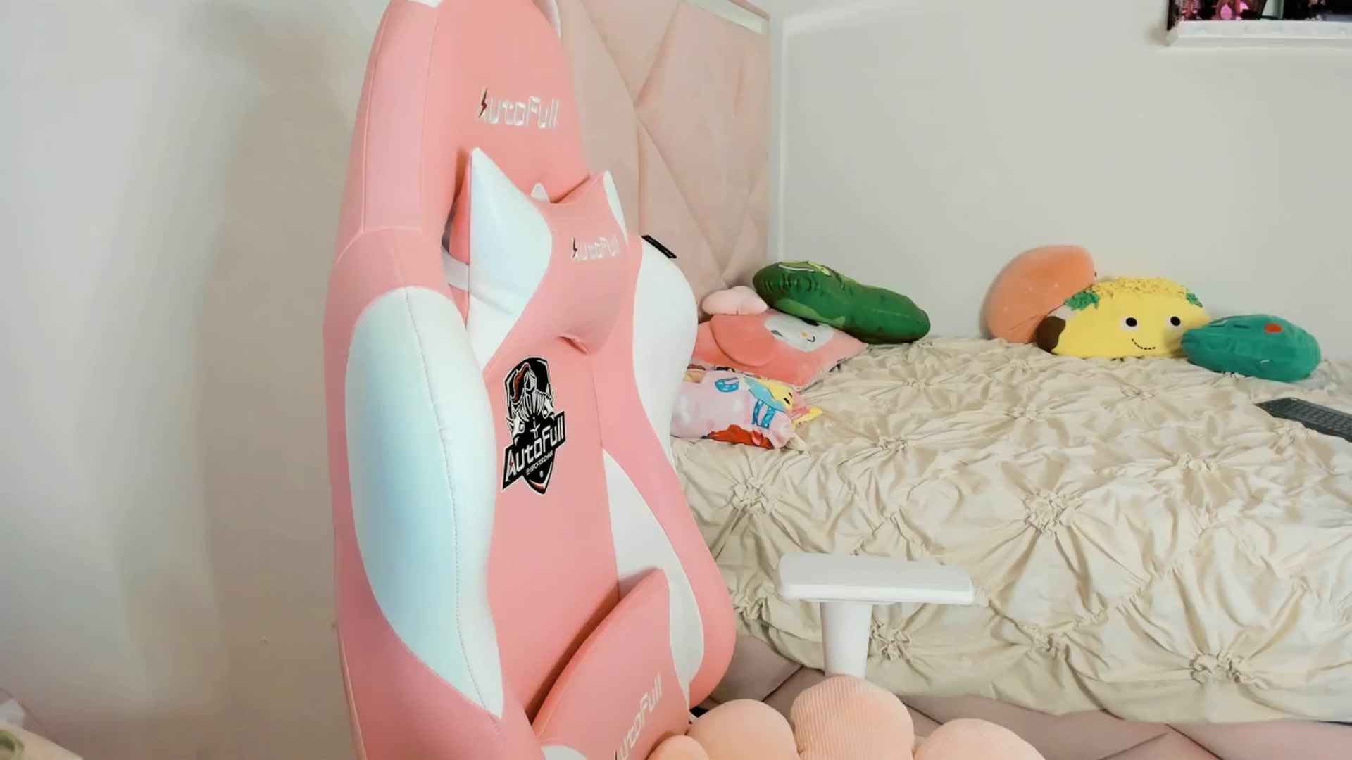 Gallery image thumbnail from Cherrycute666's myfreecams stream on, 02/15/2025, 12:57 image 14 of 20
