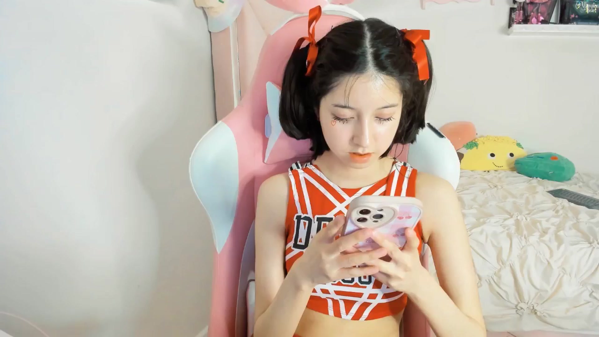 Gallery image thumbnail from Cherrycute666's myfreecams stream on, 02/15/2025, 12:57 image 10 of 20