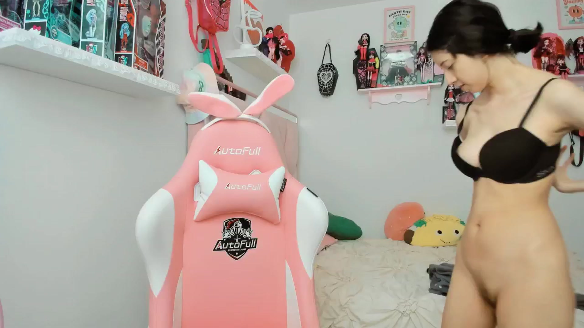 Gallery image thumbnail from Cherrycute666's myfreecams stream on, 02/15/2025, 22:54 image 6 of 20