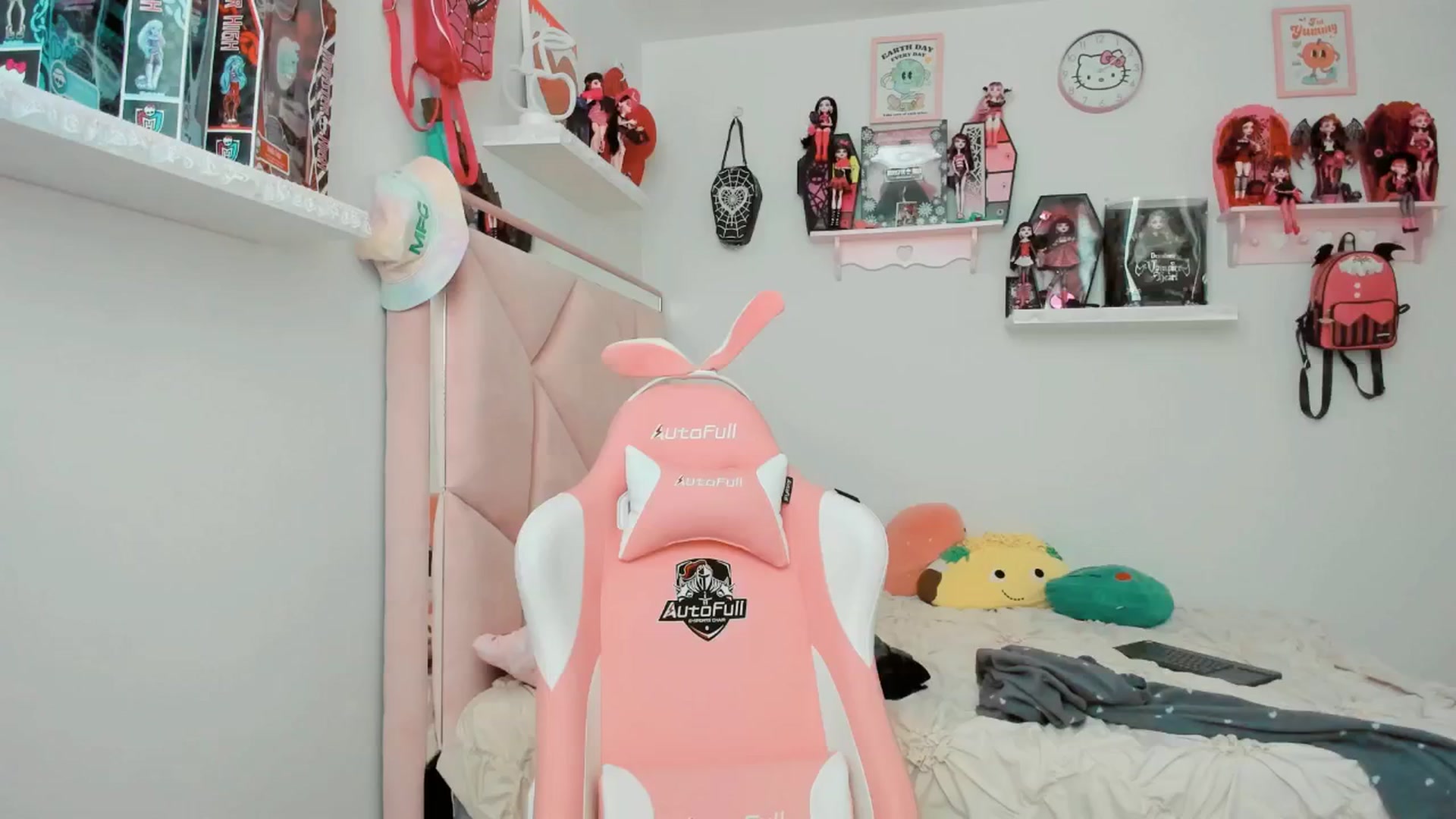 Gallery image thumbnail from Cherrycute666's myfreecams stream on, 02/15/2025, 22:54 image 18 of 20