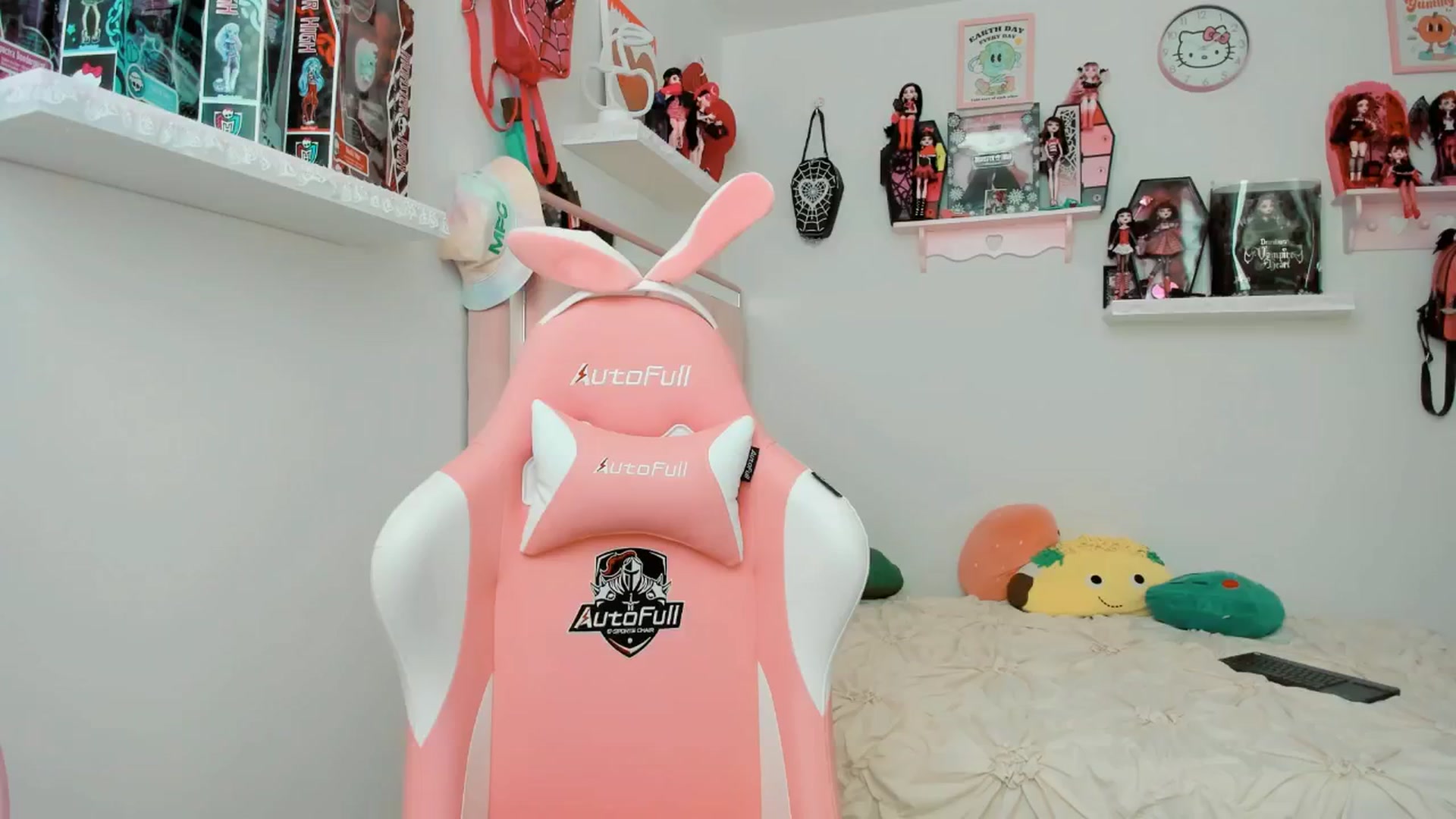 Gallery image thumbnail from Cherrycute666's myfreecams stream on, 02/15/2025, 22:54 image 5 of 20