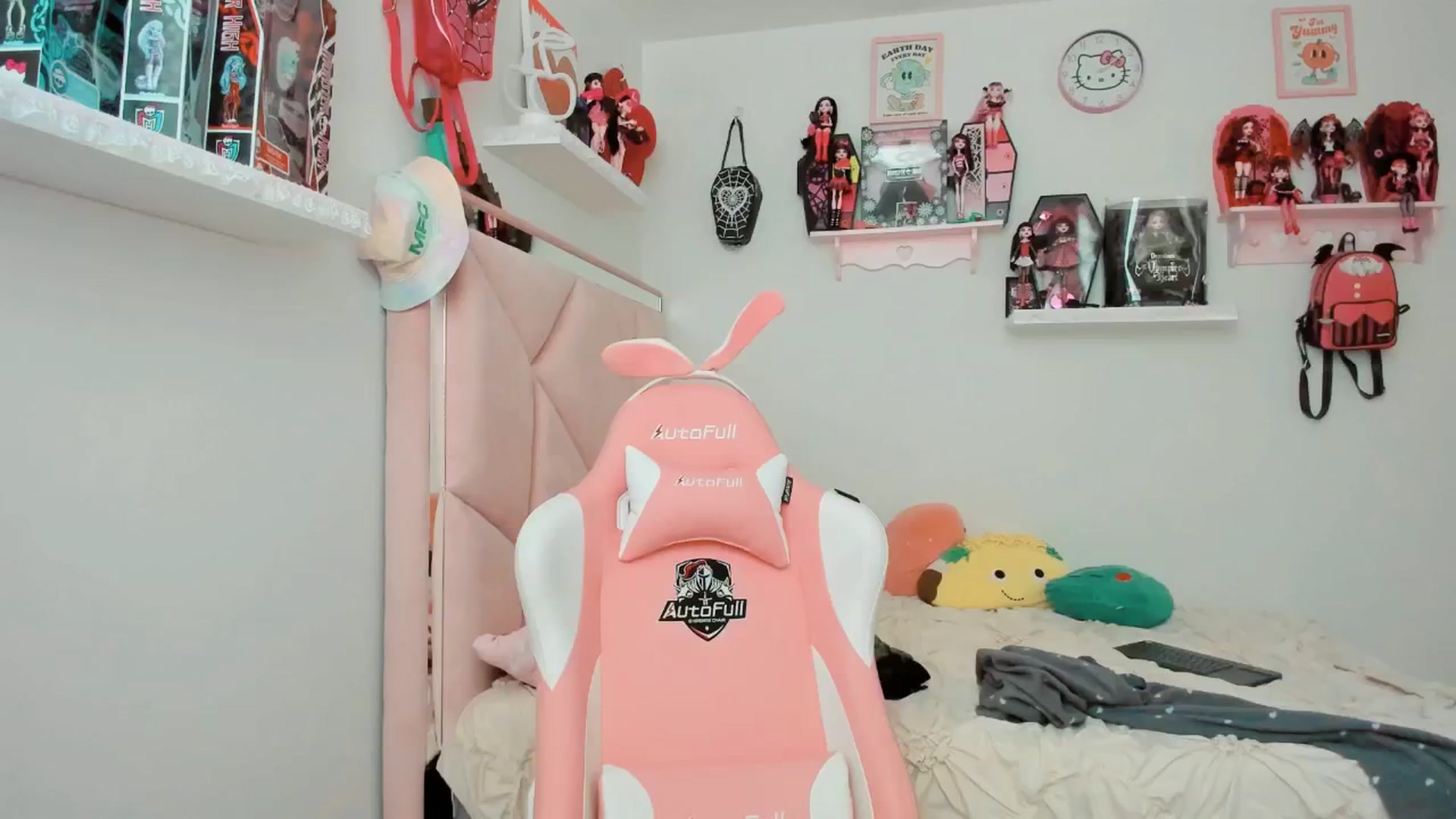 Gallery image thumbnail from Cherrycute666's myfreecams stream on, 02/15/2025, 22:54 image 20 of 20