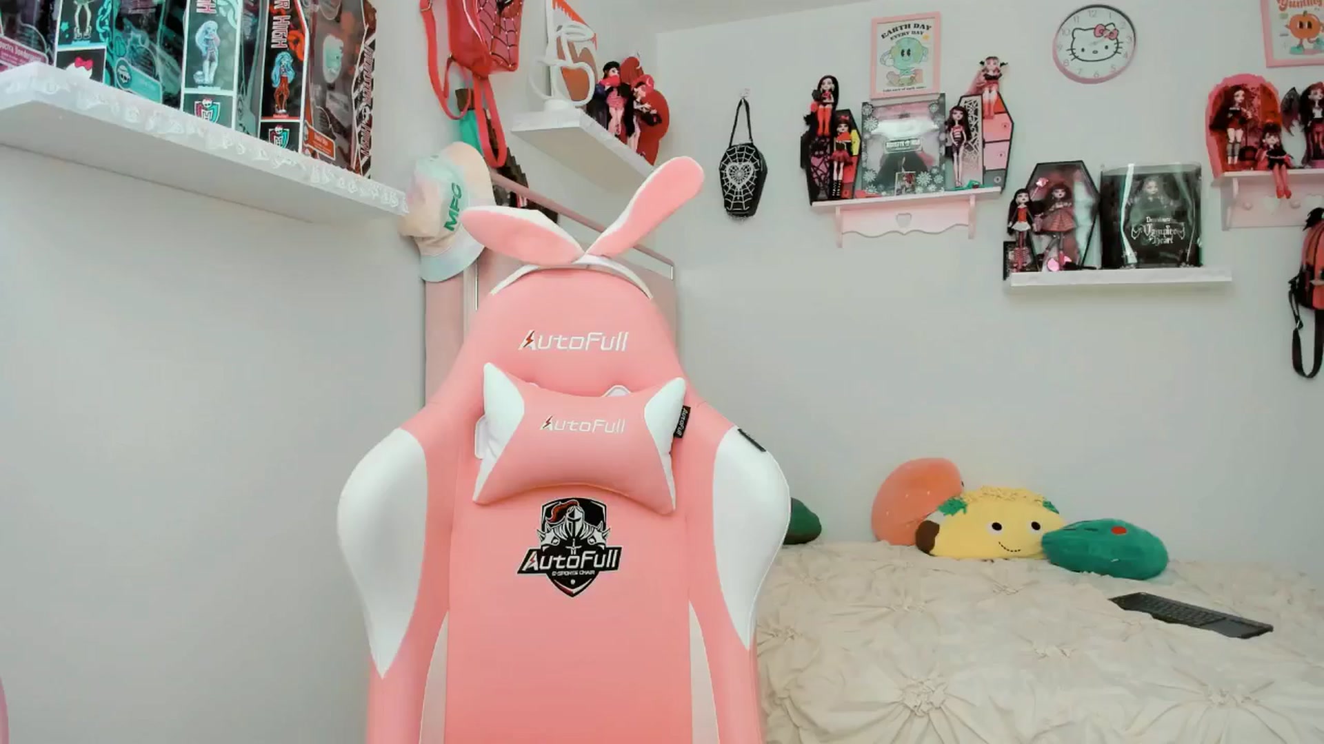 Gallery image thumbnail from Cherrycute666's myfreecams stream on, 02/15/2025, 22:54 image 4 of 20