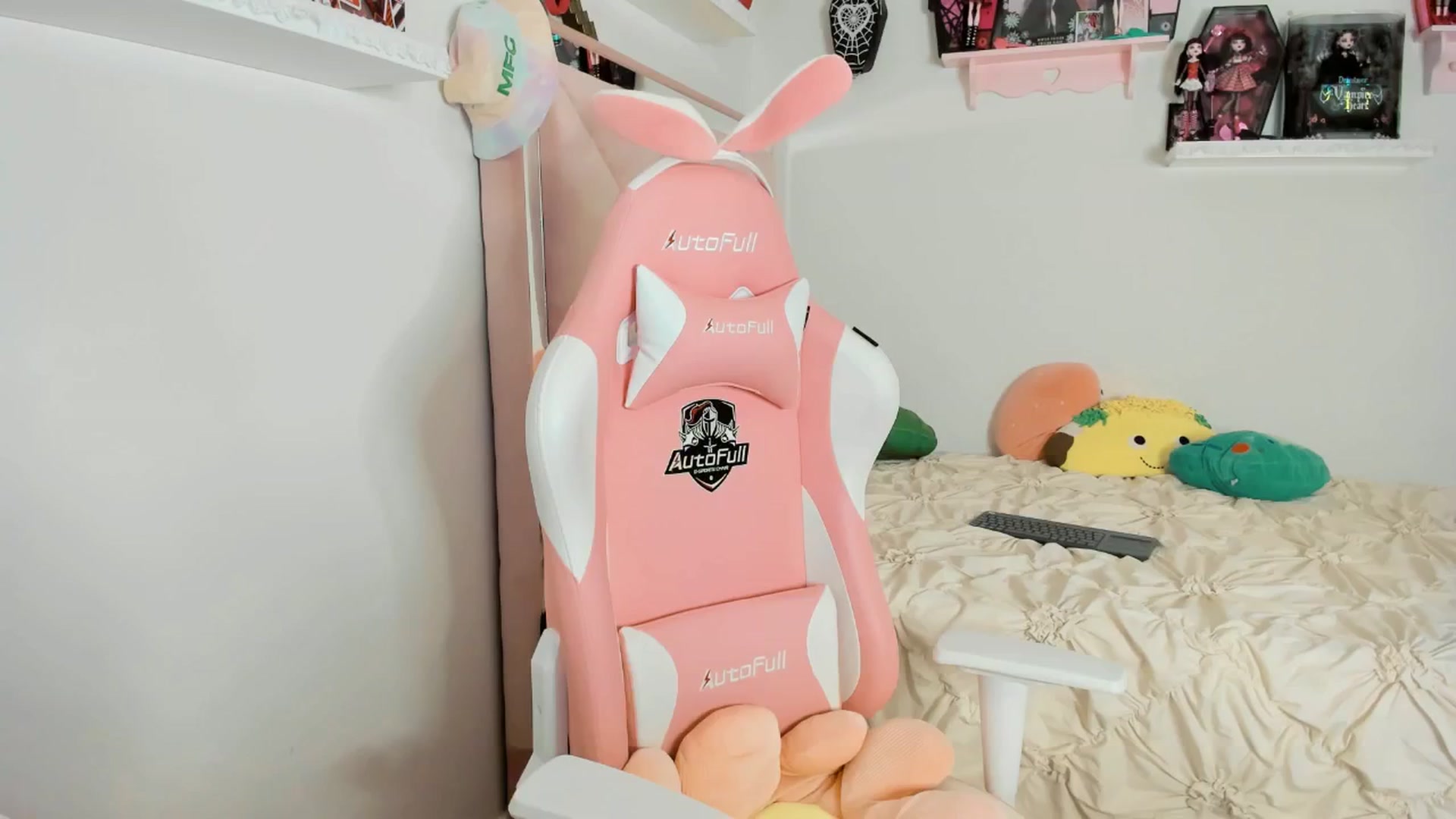 Gallery image thumbnail from Cherrycute666's myfreecams stream on, 02/16/2025, 11:32 image 7 of 20
