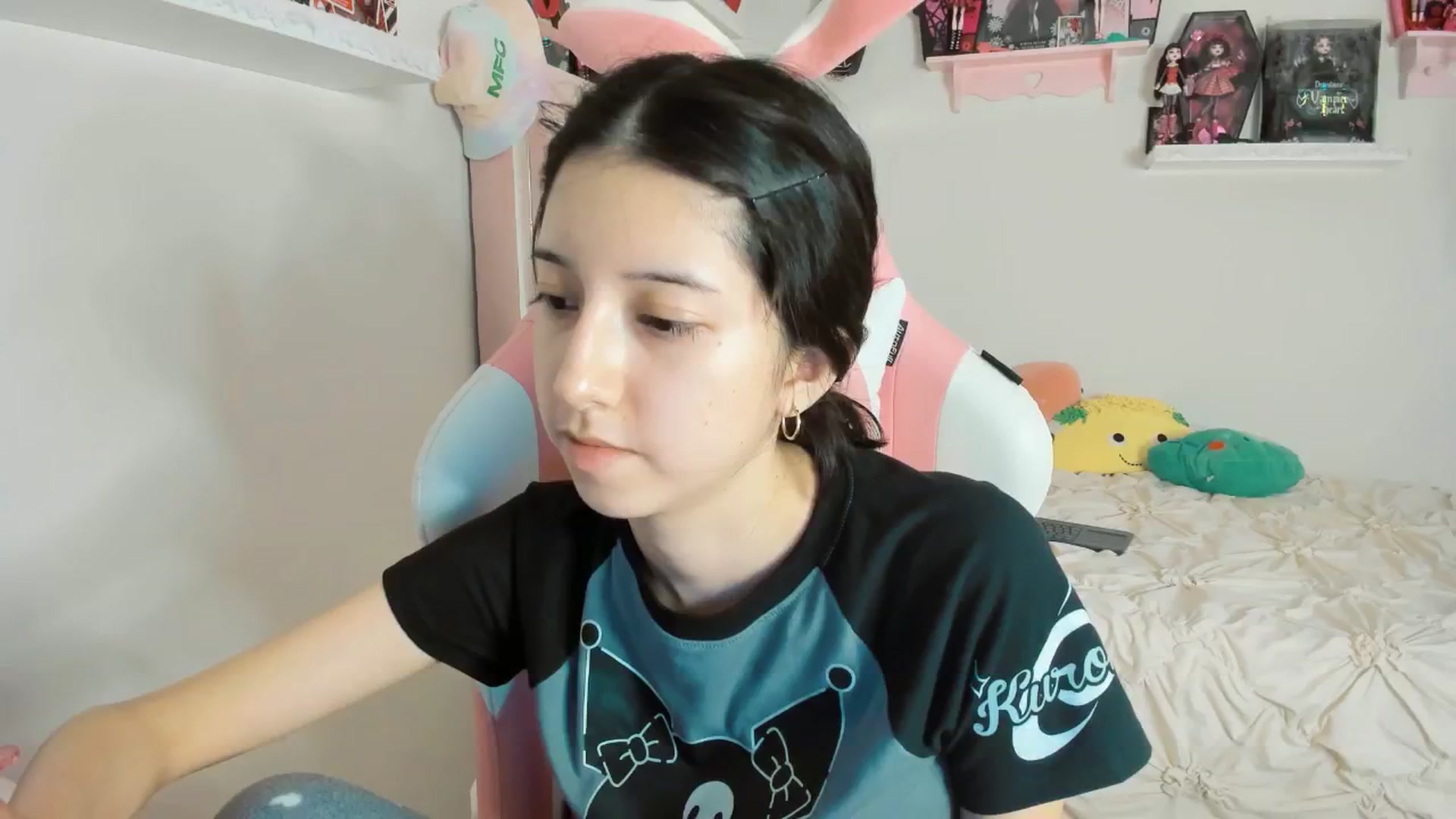 Gallery image thumbnail from Cherrycute666's myfreecams stream on, 02/16/2025, 11:32 image 15 of 20