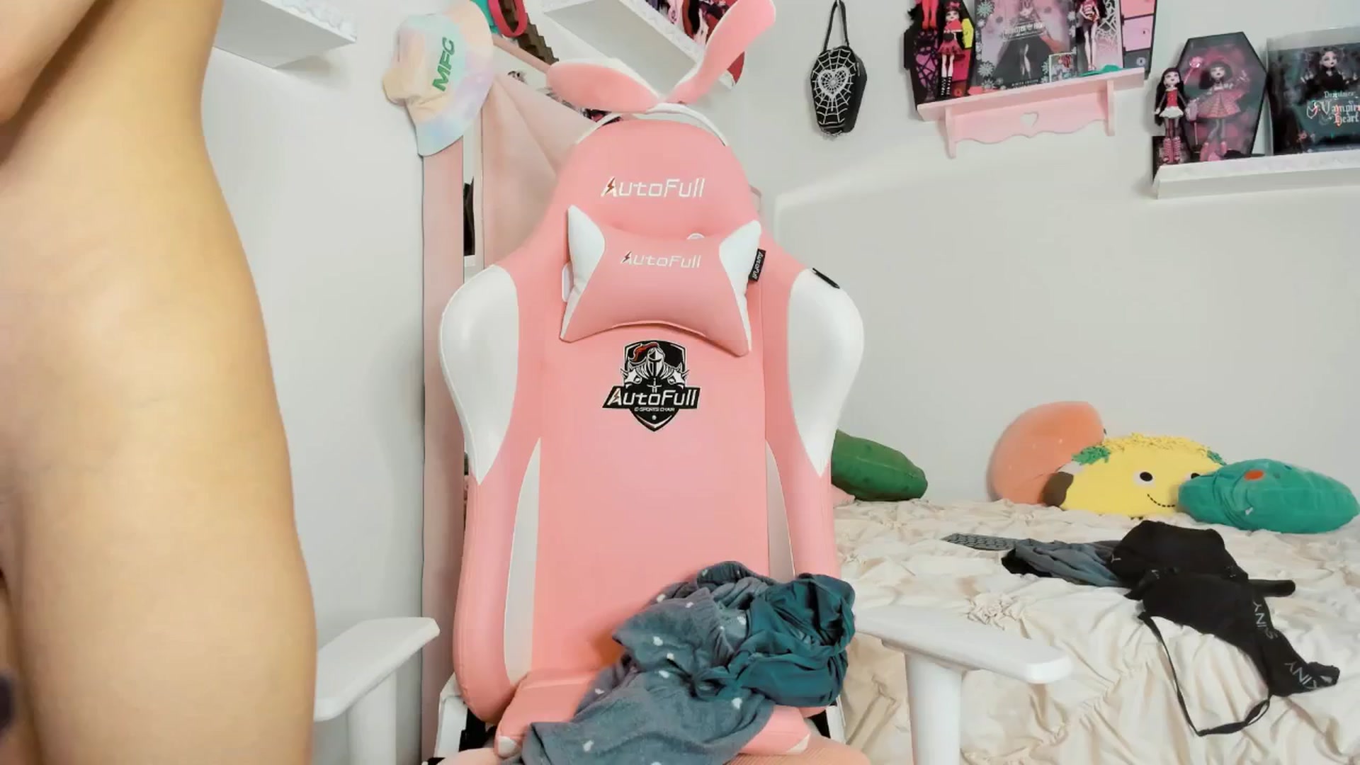 Gallery image thumbnail from Cherrycute666's myfreecams stream on, 02/16/2025, 11:32 image 4 of 20