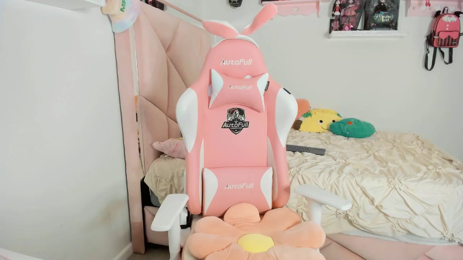 Gallery image thumbnail from Cherrycute666's myfreecams stream on, 02/16/2025, 11:32 image 2 of 20