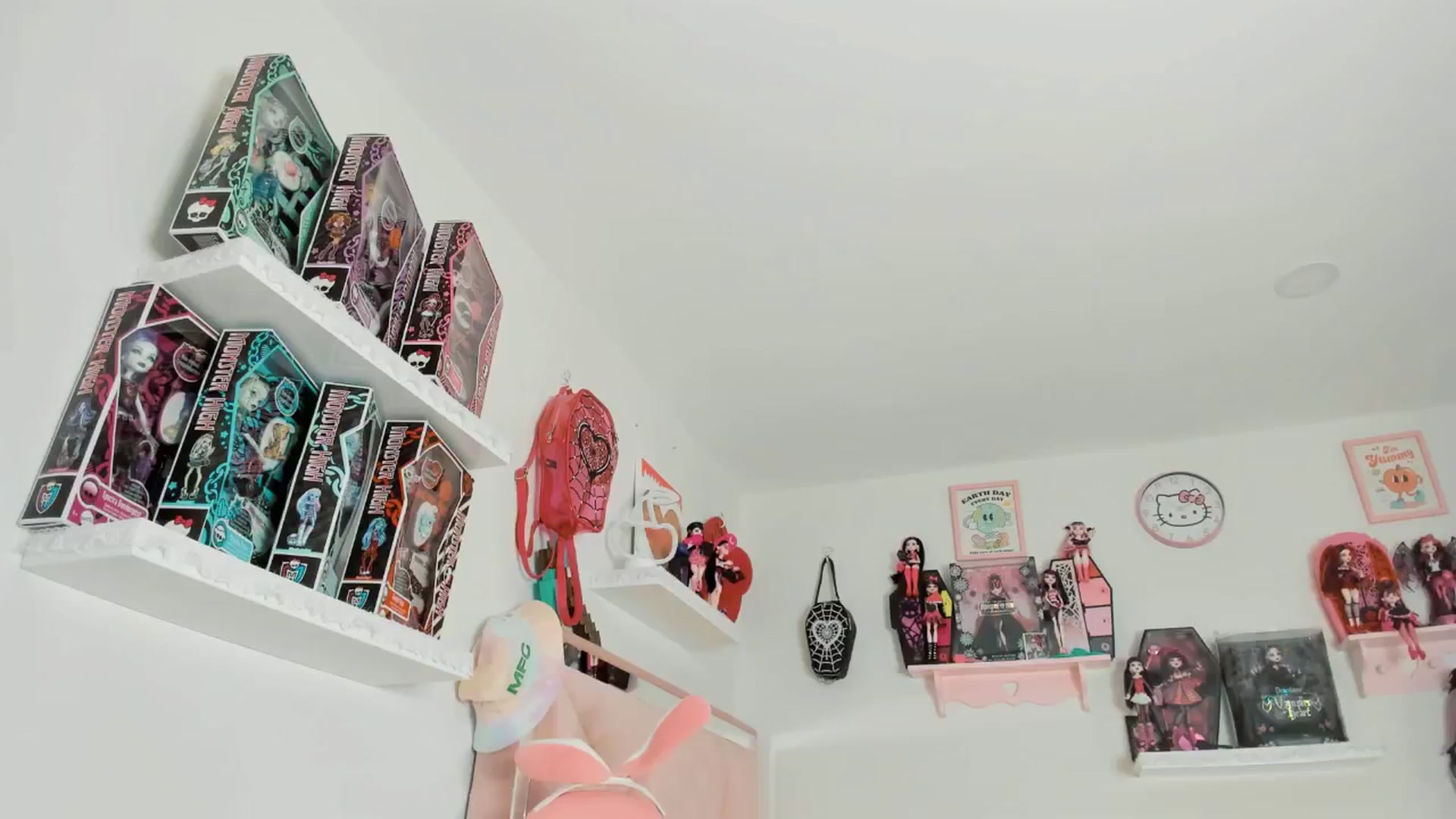Gallery image thumbnail from Cherrycute666's myfreecams stream on, 02/16/2025, 11:32 image 13 of 20