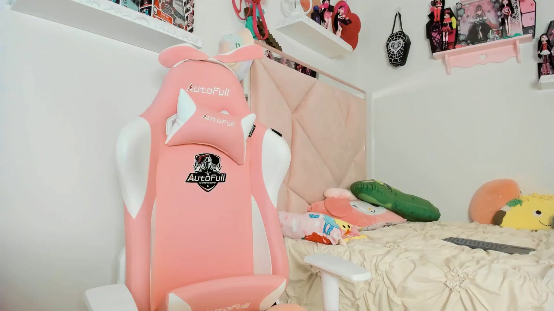 Gallery image thumbnail from Cherrycute666's myfreecams stream on, 02/16/2025, 13:06 image 7 of 20