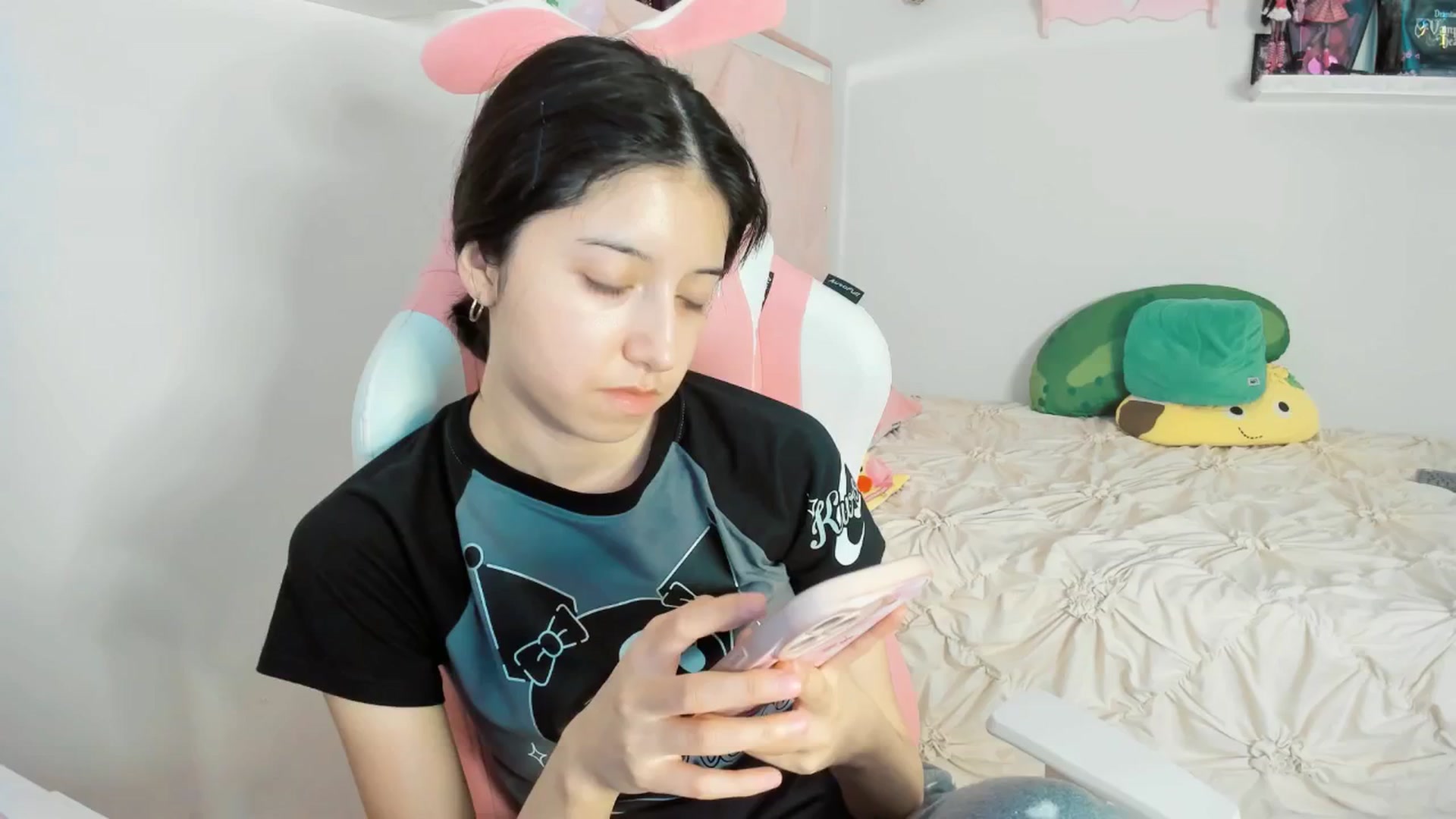 Gallery image thumbnail from Cherrycute666's myfreecams stream on, 02/16/2025, 13:32 image 19 of 20
