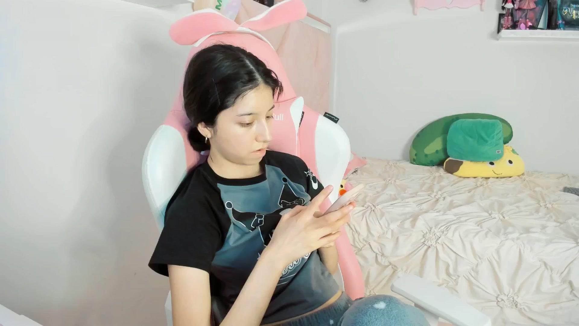 Gallery image thumbnail from Cherrycute666's myfreecams stream on, 02/16/2025, 13:32 image 20 of 20