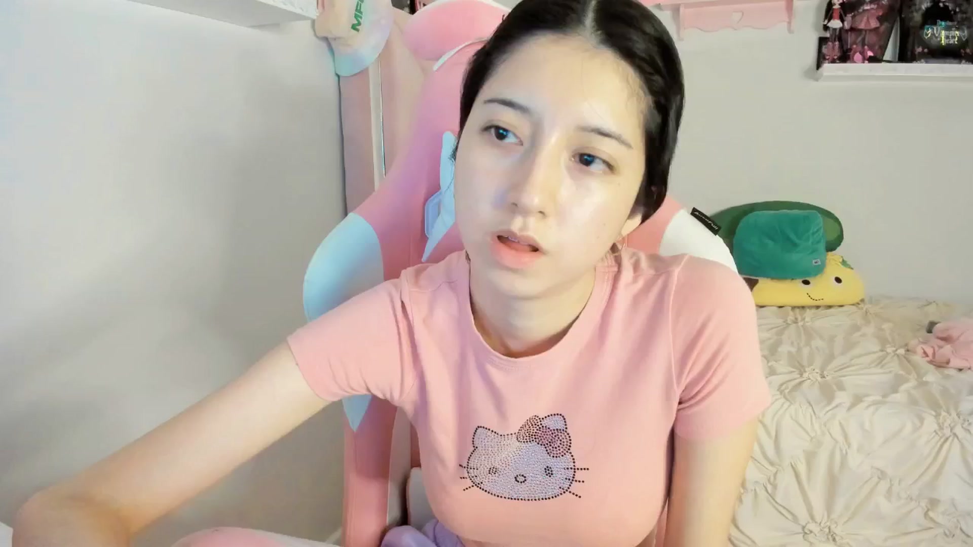 Gallery image thumbnail from Cherrycute666's myfreecams stream on, 02/17/2025, 04:31 image 18 of 20