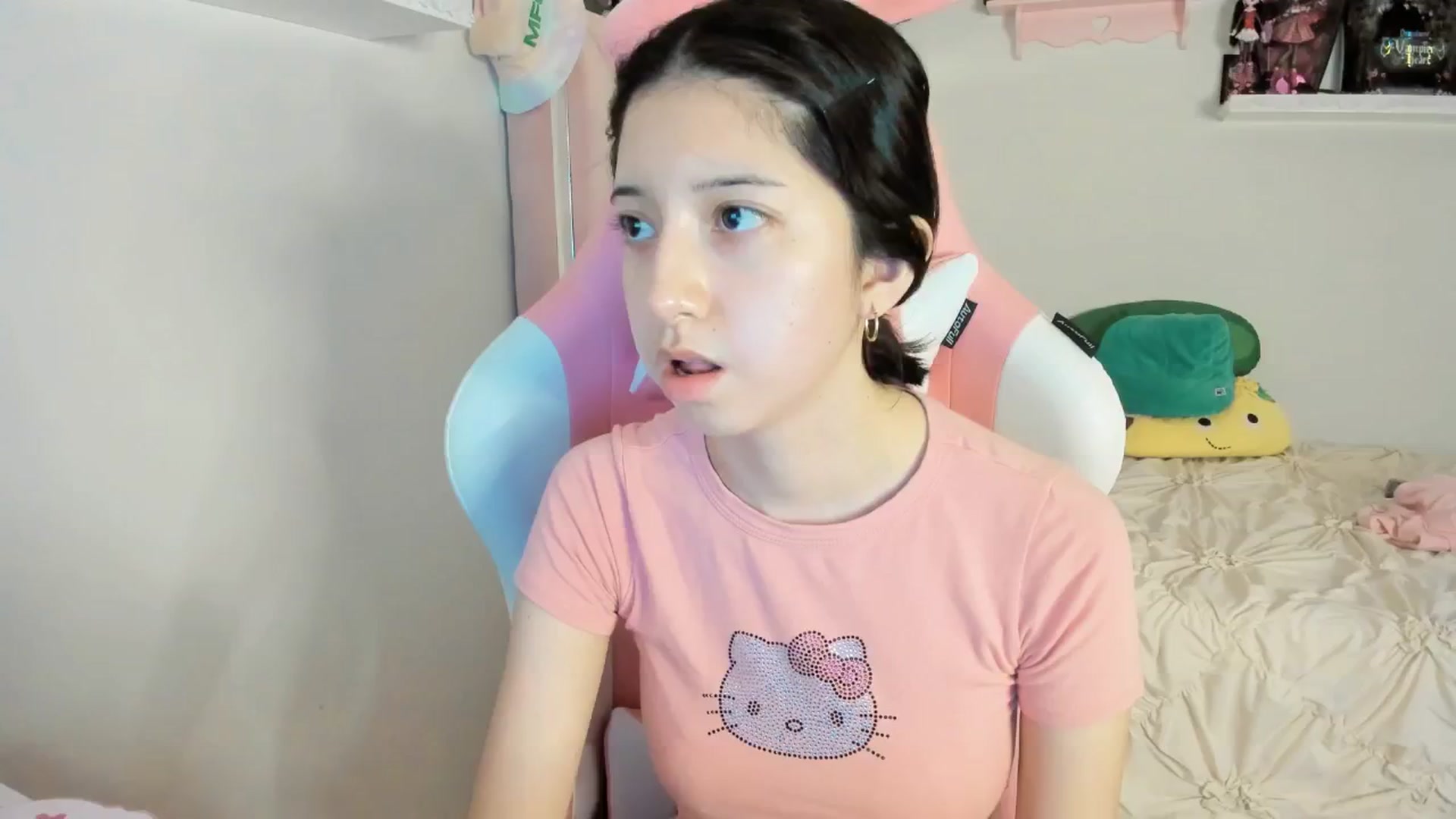 Gallery image thumbnail from Cherrycute666's myfreecams stream on, 02/17/2025, 04:31 image 9 of 20