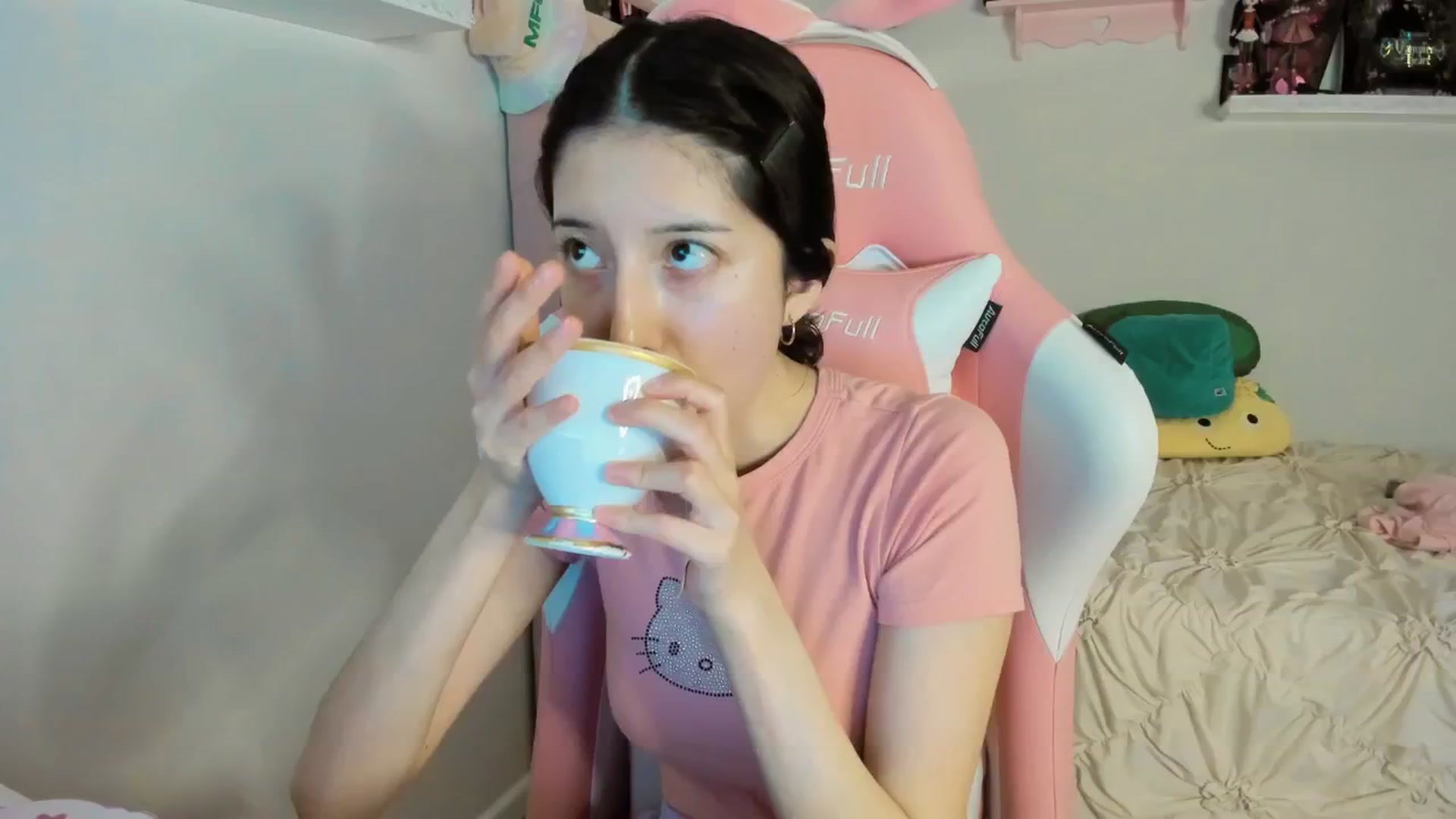 Gallery image thumbnail from Cherrycute666's myfreecams stream on, 02/17/2025, 04:31 image 7 of 20