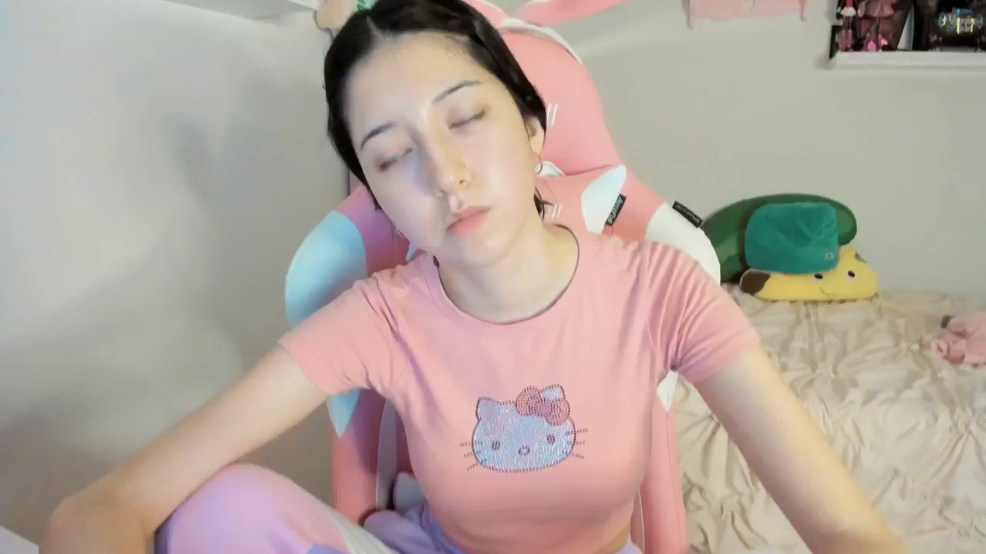 Gallery image thumbnail from Cherrycute666's myfreecams stream on, 02/17/2025, 04:31 image 14 of 20