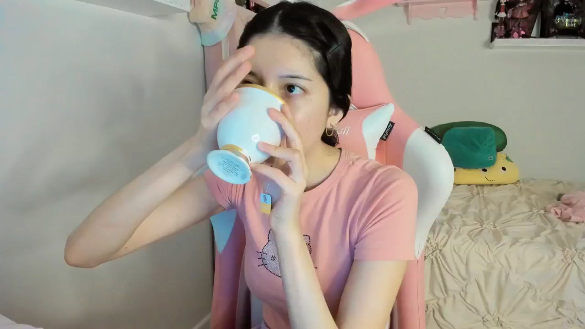Gallery image thumbnail from Cherrycute666's myfreecams stream on, 02/17/2025, 04:31 image 12 of 20