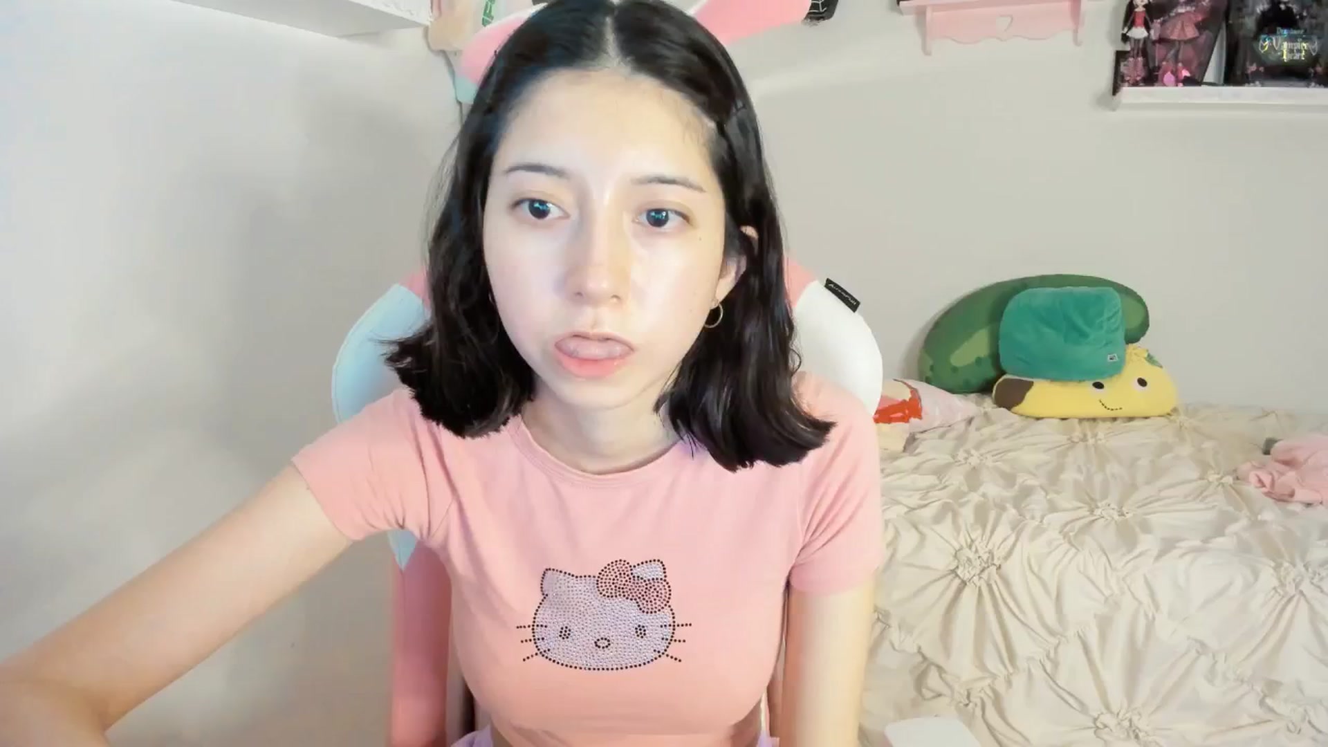 Gallery image thumbnail from Cherrycute666's myfreecams stream on, 02/17/2025, 04:31 image 1 of 20