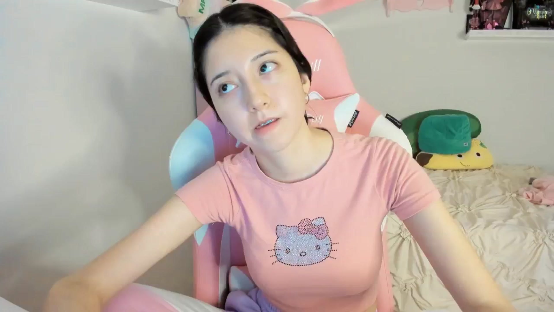 Gallery image thumbnail from Cherrycute666's myfreecams stream on, 02/17/2025, 04:31 image 19 of 20