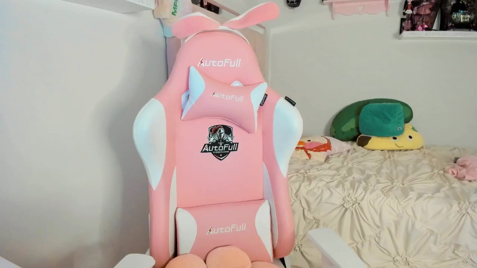 Gallery image thumbnail from Cherrycute666's myfreecams stream on, 02/17/2025, 04:31 image 4 of 20