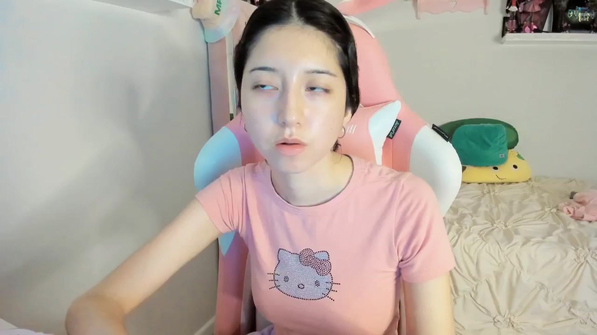 Gallery image thumbnail from Cherrycute666's myfreecams stream on, 02/17/2025, 04:31 image 13 of 20