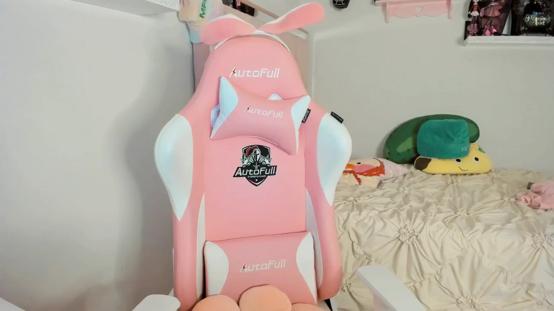 Gallery image thumbnail from Cherrycute666's myfreecams stream on, 02/17/2025, 04:31 image 3 of 20