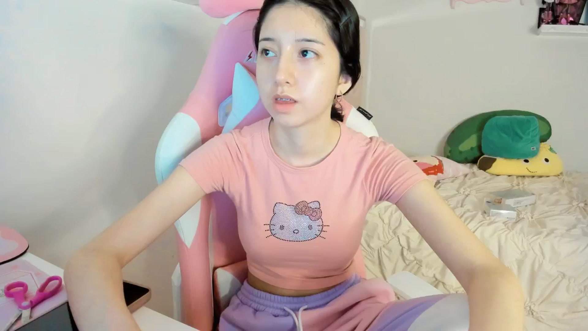 Gallery image thumbnail from Cherrycute666's myfreecams stream on, 02/17/2025, 06:44 image 10 of 20