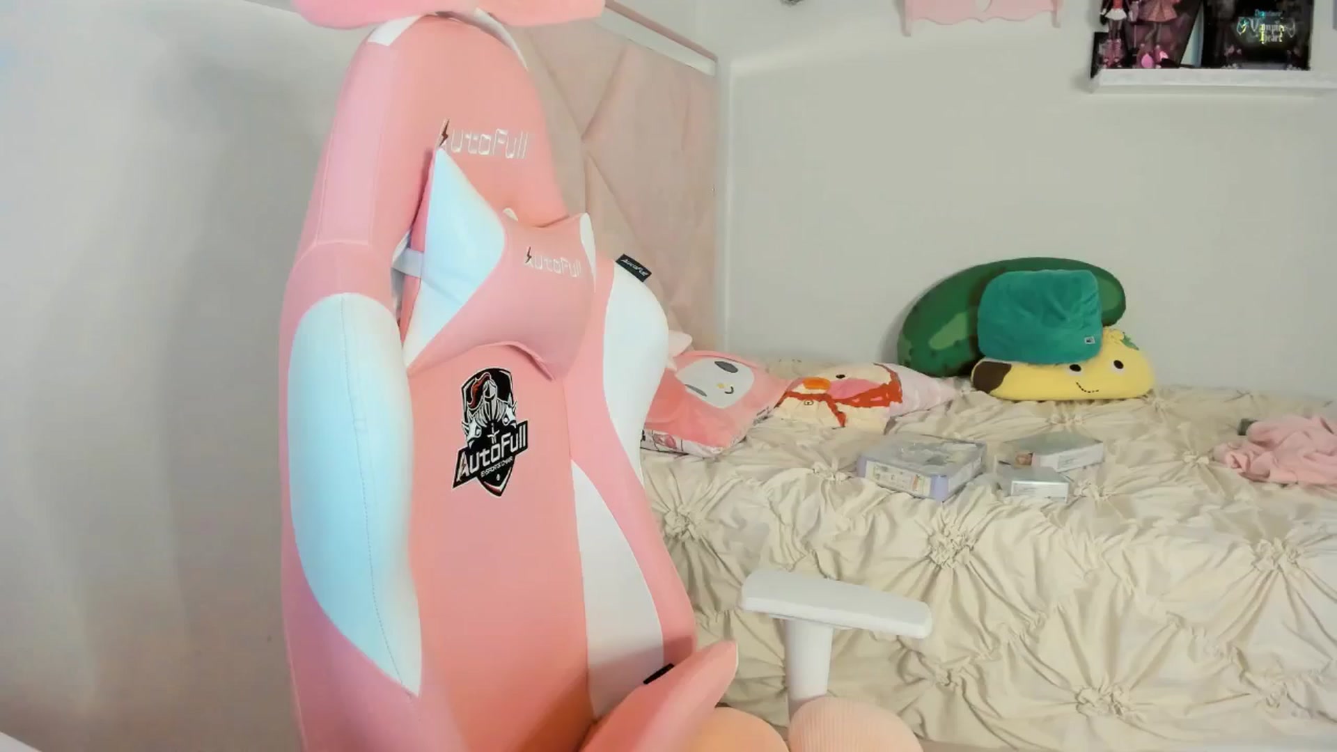 Gallery image thumbnail from Cherrycute666's myfreecams stream on, 02/17/2025, 06:44 image 6 of 20