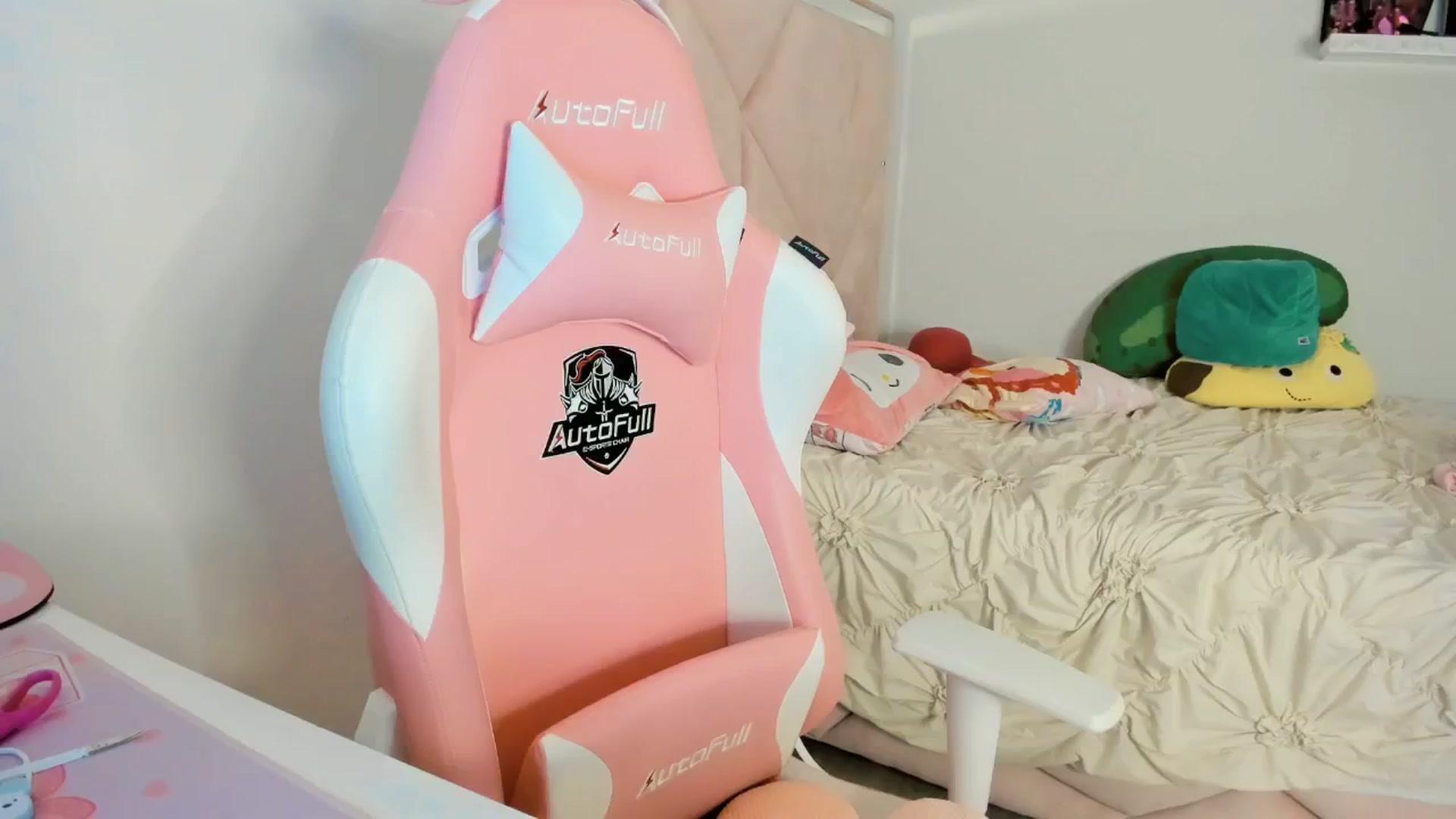 Gallery image thumbnail from Cherrycute666's myfreecams stream on, 02/17/2025, 06:44 image 20 of 20