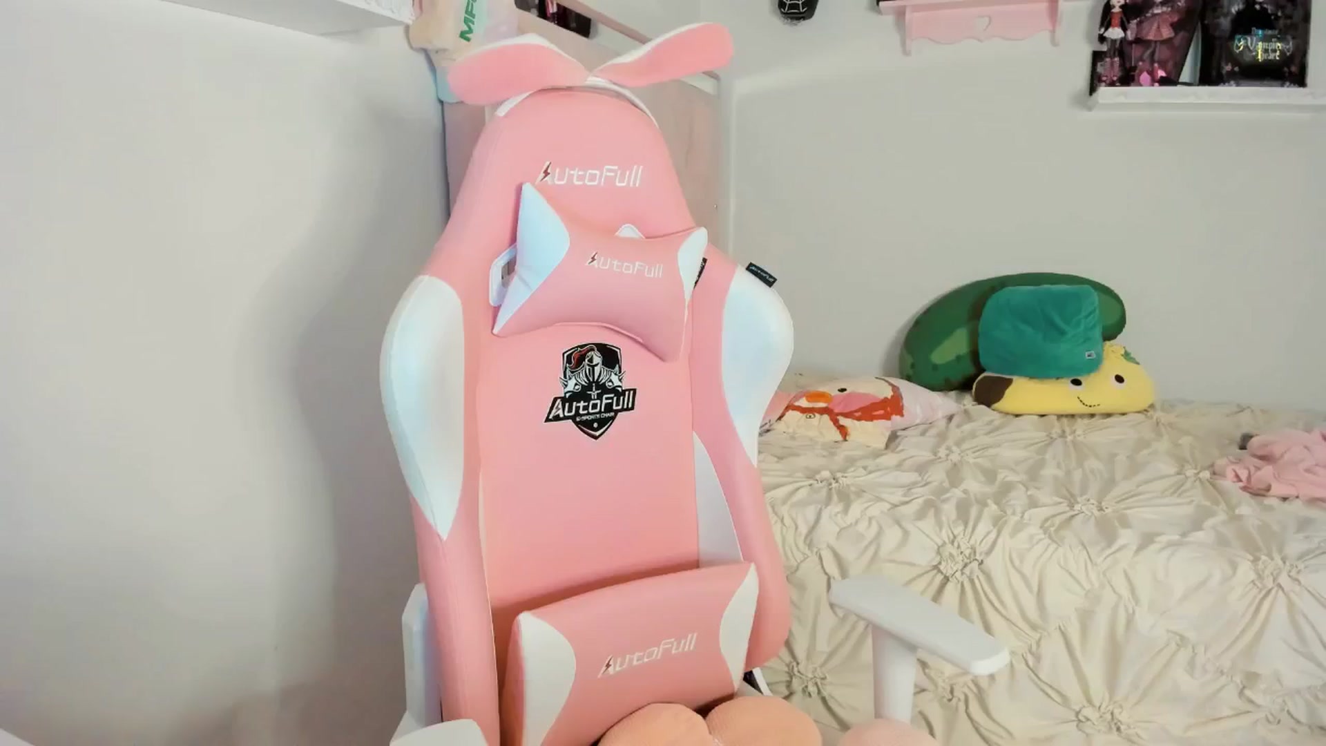 Gallery image thumbnail from Cherrycute666's myfreecams stream on, 02/17/2025, 06:44 image 2 of 20