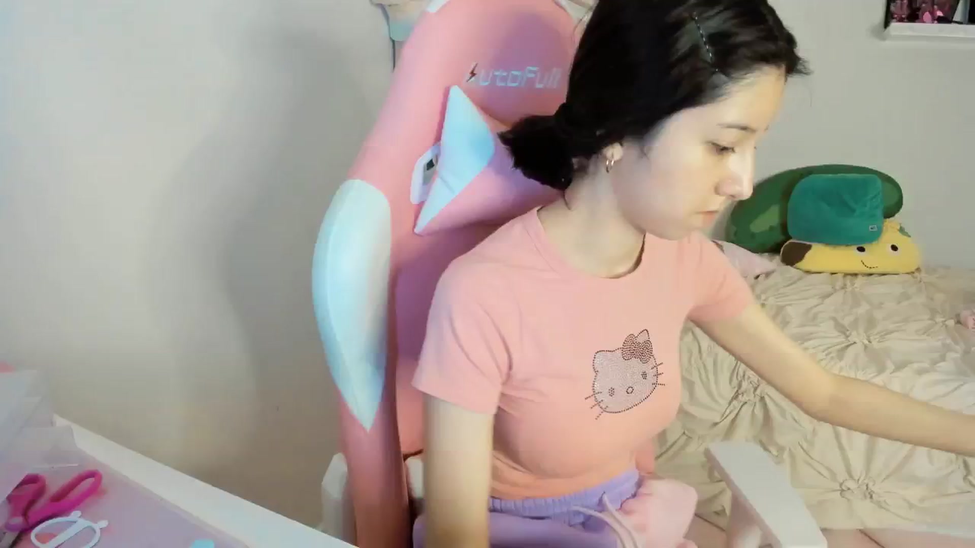 Gallery image thumbnail from Cherrycute666's myfreecams stream on, 02/17/2025, 06:44 image 15 of 20