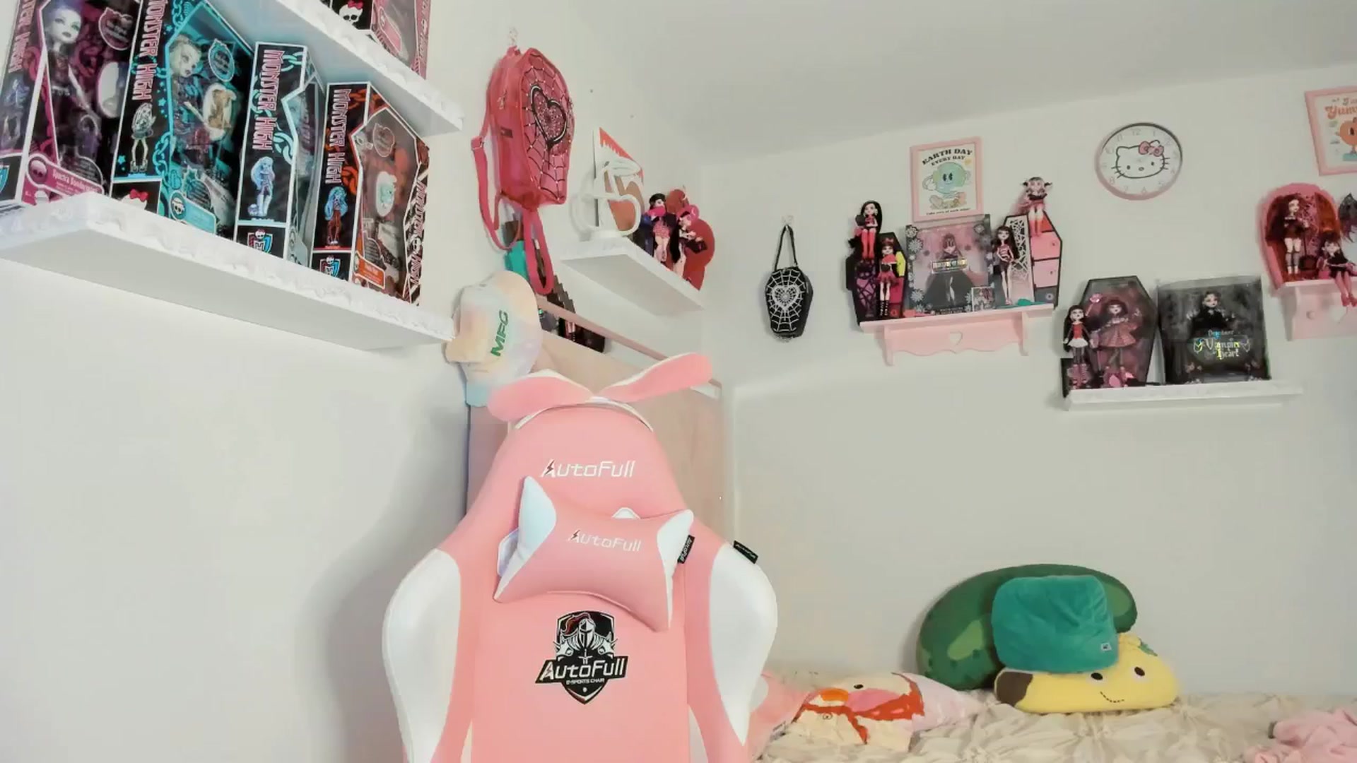 Gallery image thumbnail from Cherrycute666's myfreecams stream on, 02/17/2025, 06:44 image 3 of 20