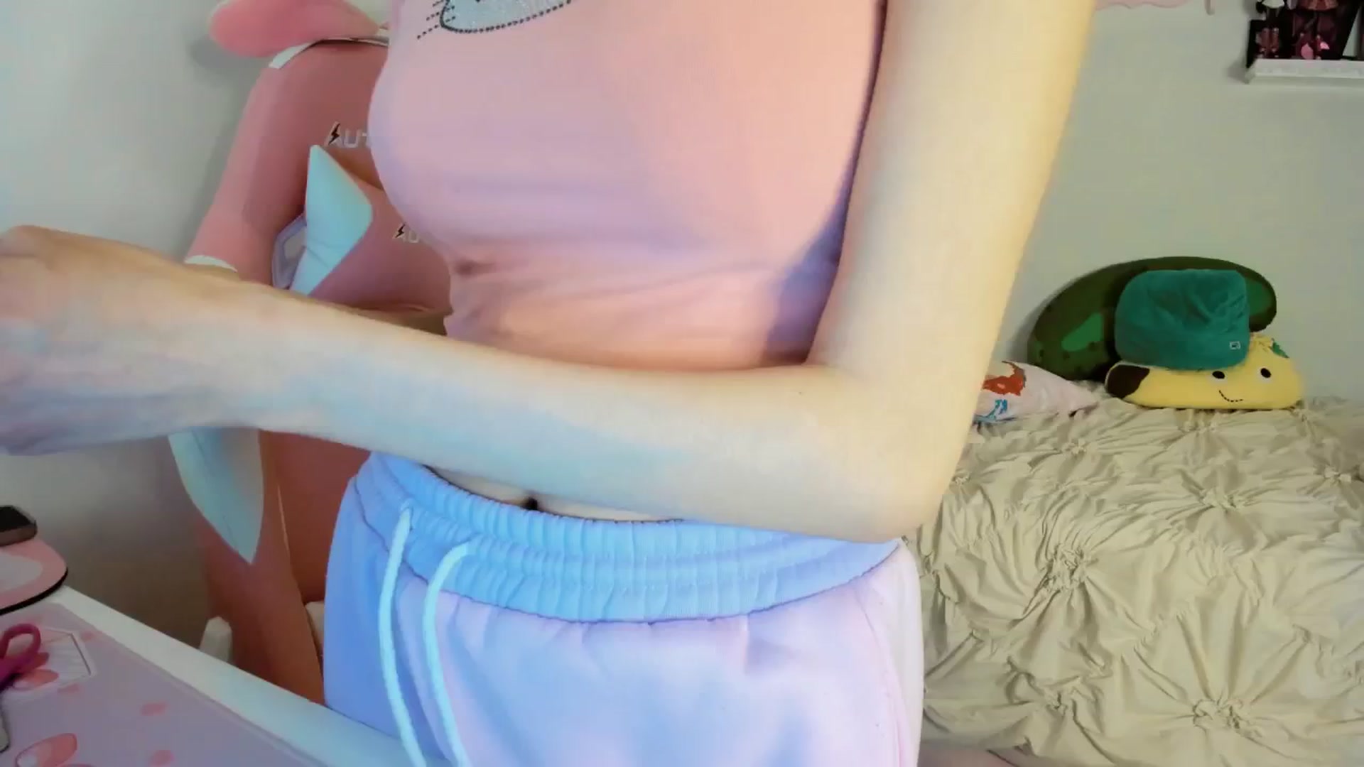 Gallery image thumbnail from Cherrycute666's myfreecams stream on, 02/17/2025, 06:44 image 13 of 20