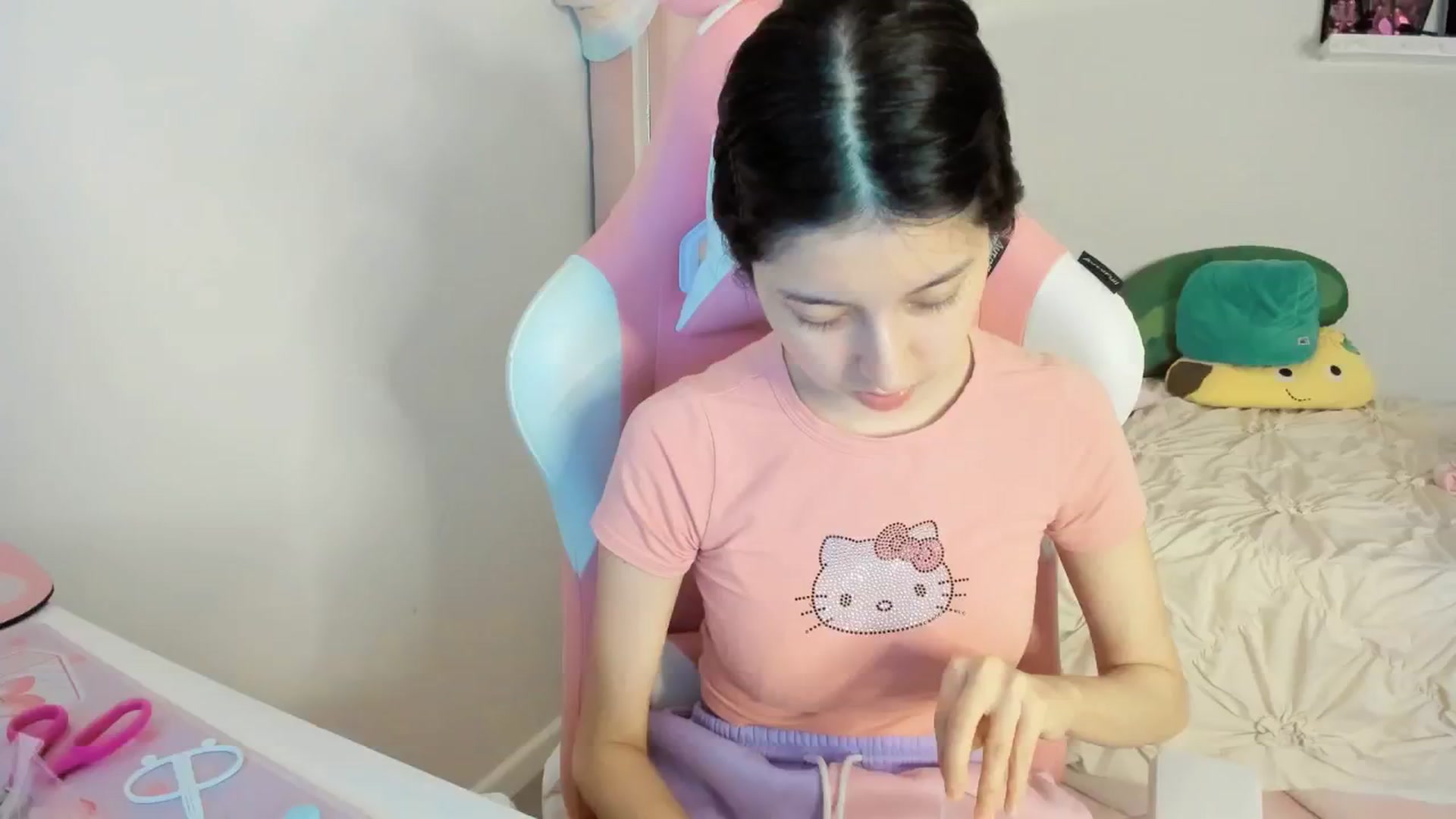 Gallery image thumbnail from Cherrycute666's myfreecams stream on, 02/17/2025, 06:44 image 16 of 20