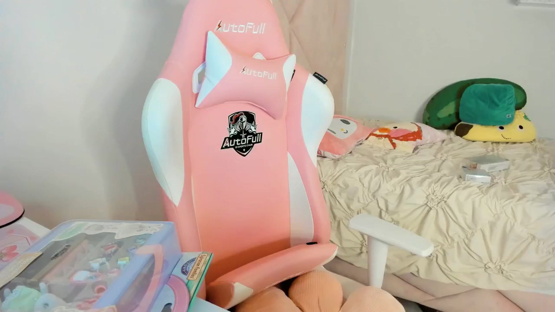 Gallery image thumbnail from Cherrycute666's myfreecams stream on, 02/17/2025, 06:44 image 8 of 20