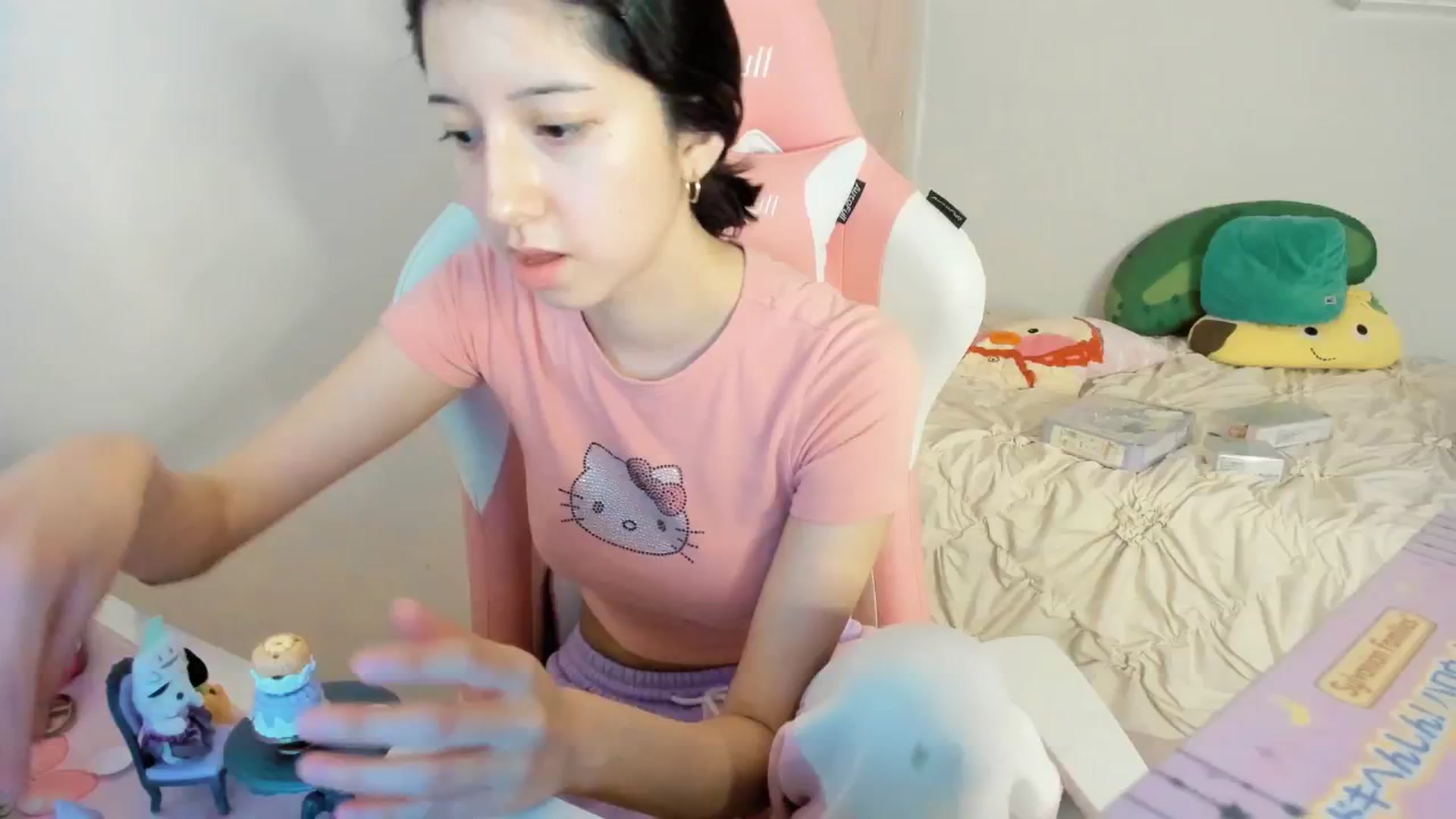 Gallery image thumbnail from Cherrycute666's myfreecams stream on, 02/17/2025, 06:44 image 7 of 20